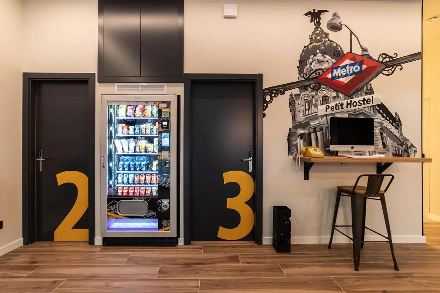 Lobby or reception in Petit Hostel La Latina