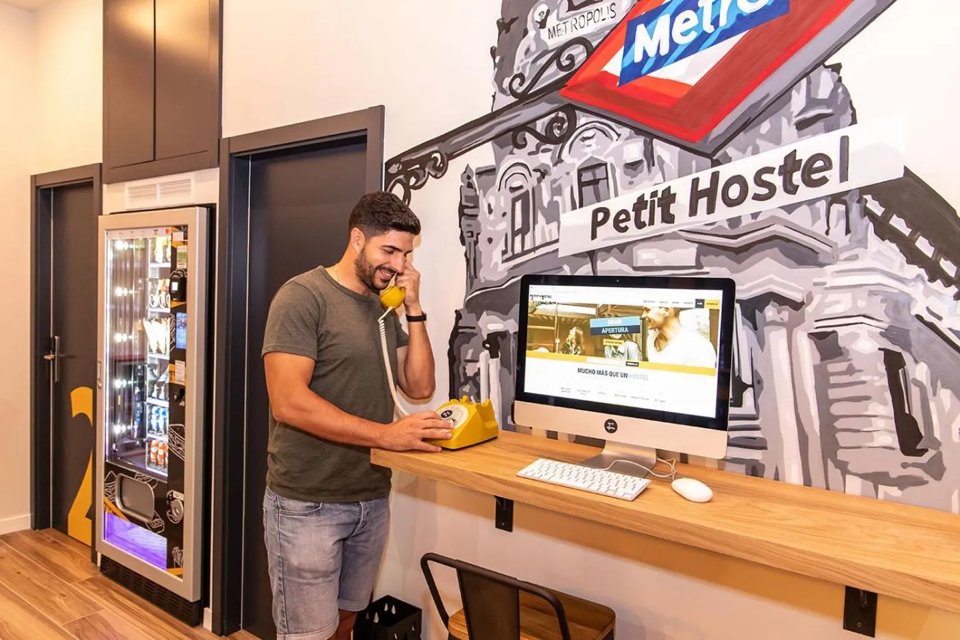 People in Petit Hostel La Latina