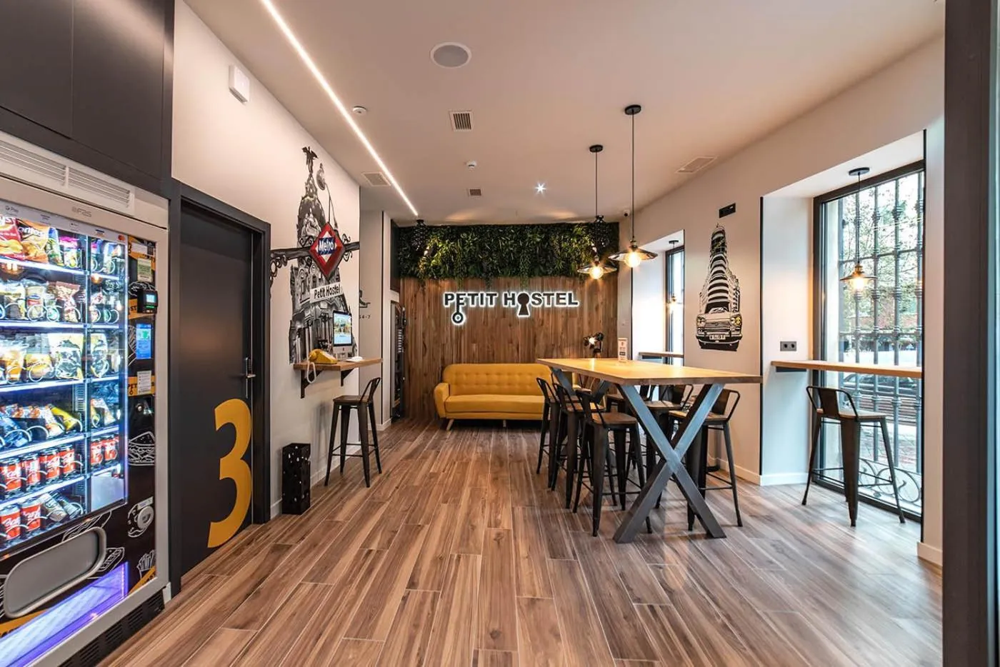 Lobby or reception in Petit Hostel La Latina