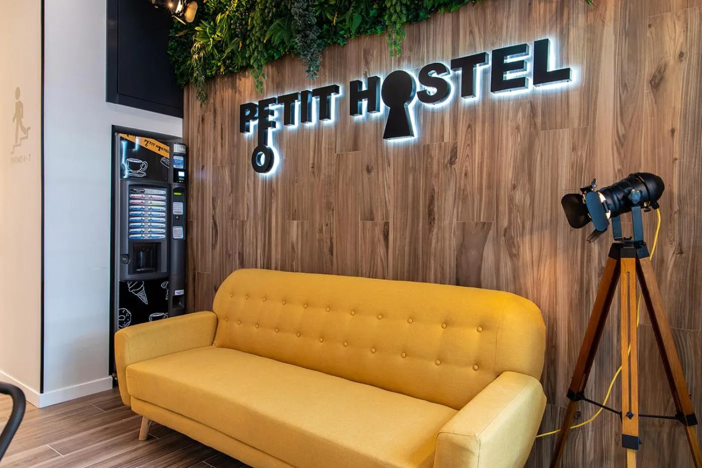 Property logo or sign in Petit Hostel La Latina