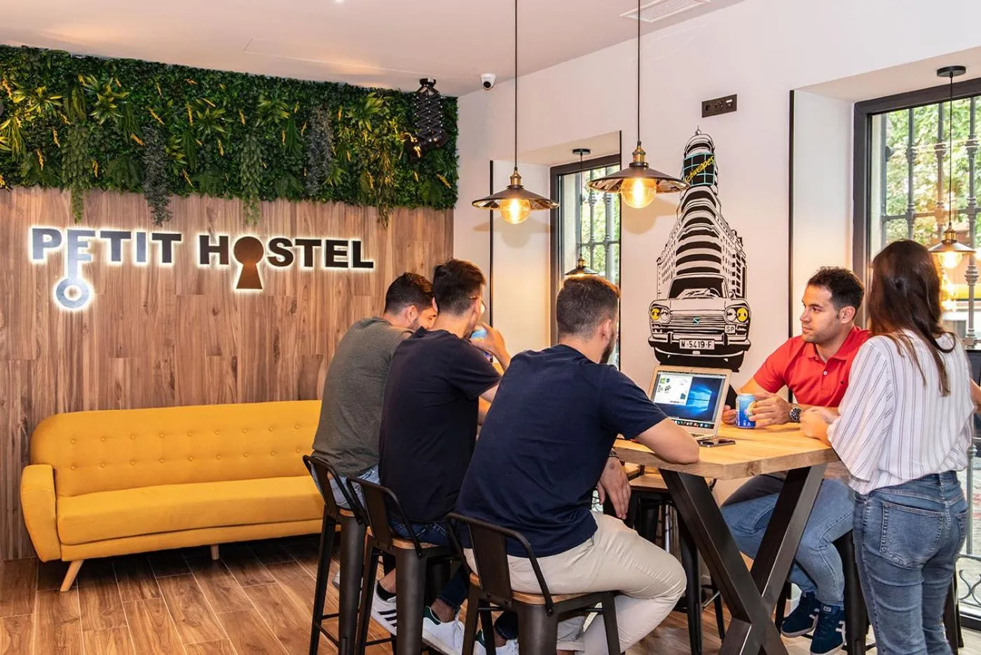 People in Petit Hostel La Latina