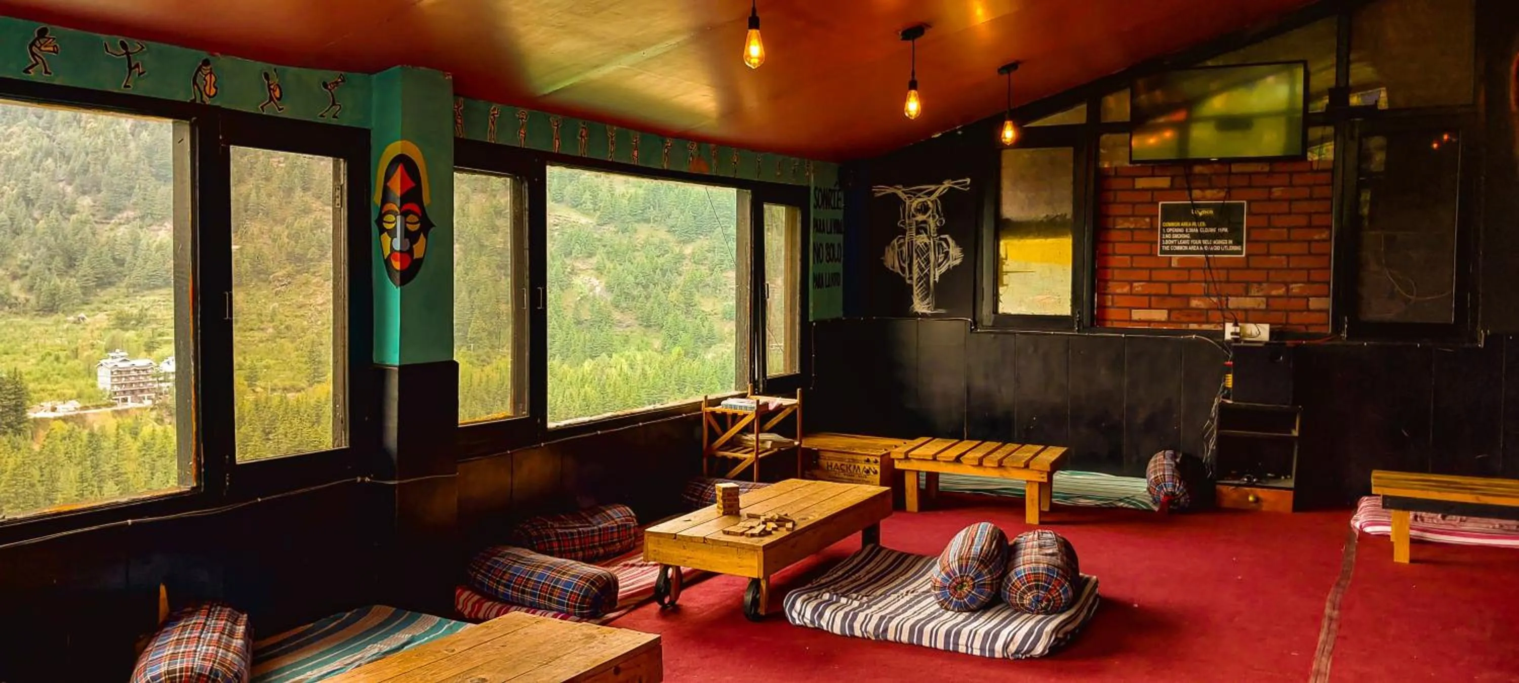 Living room in La Vaca India Manali