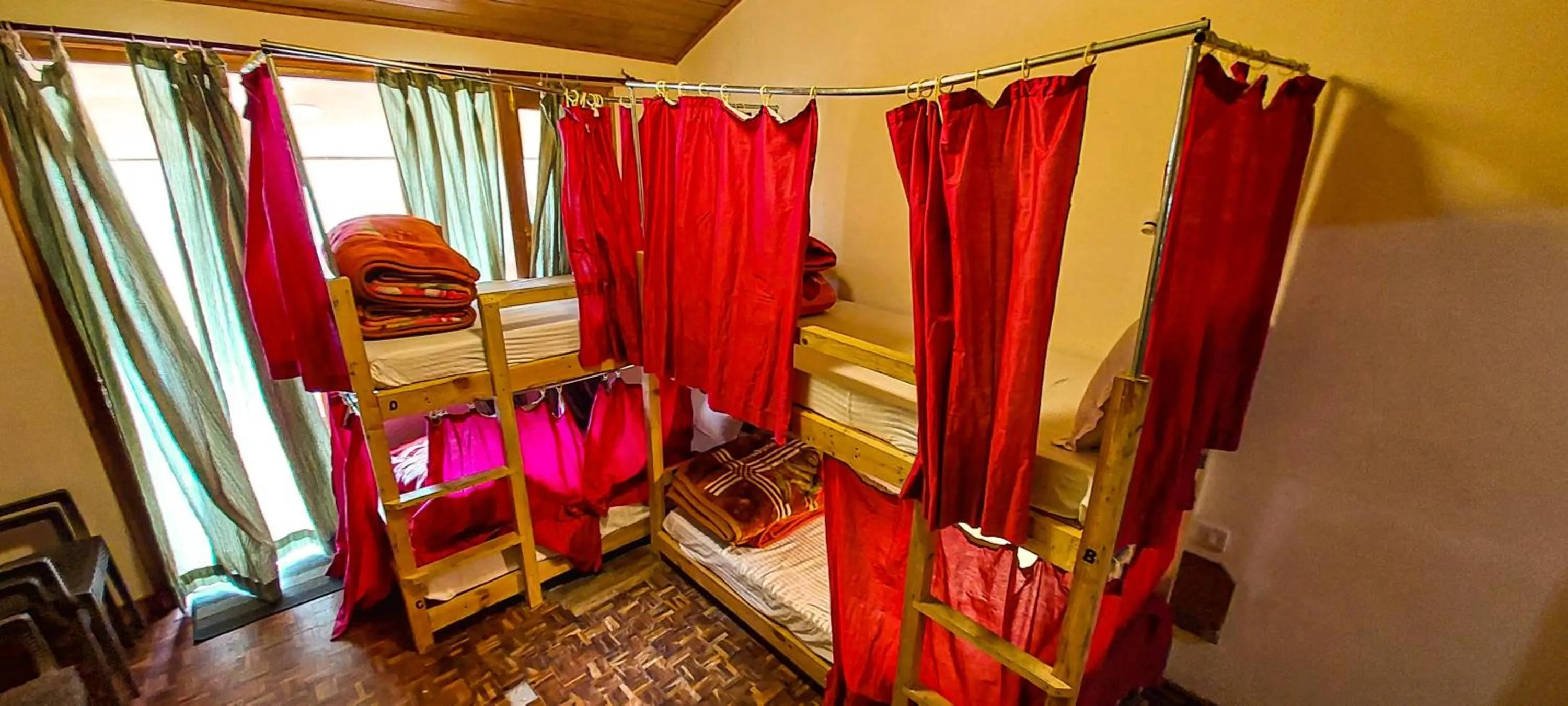 Bed in La Vaca India Manali