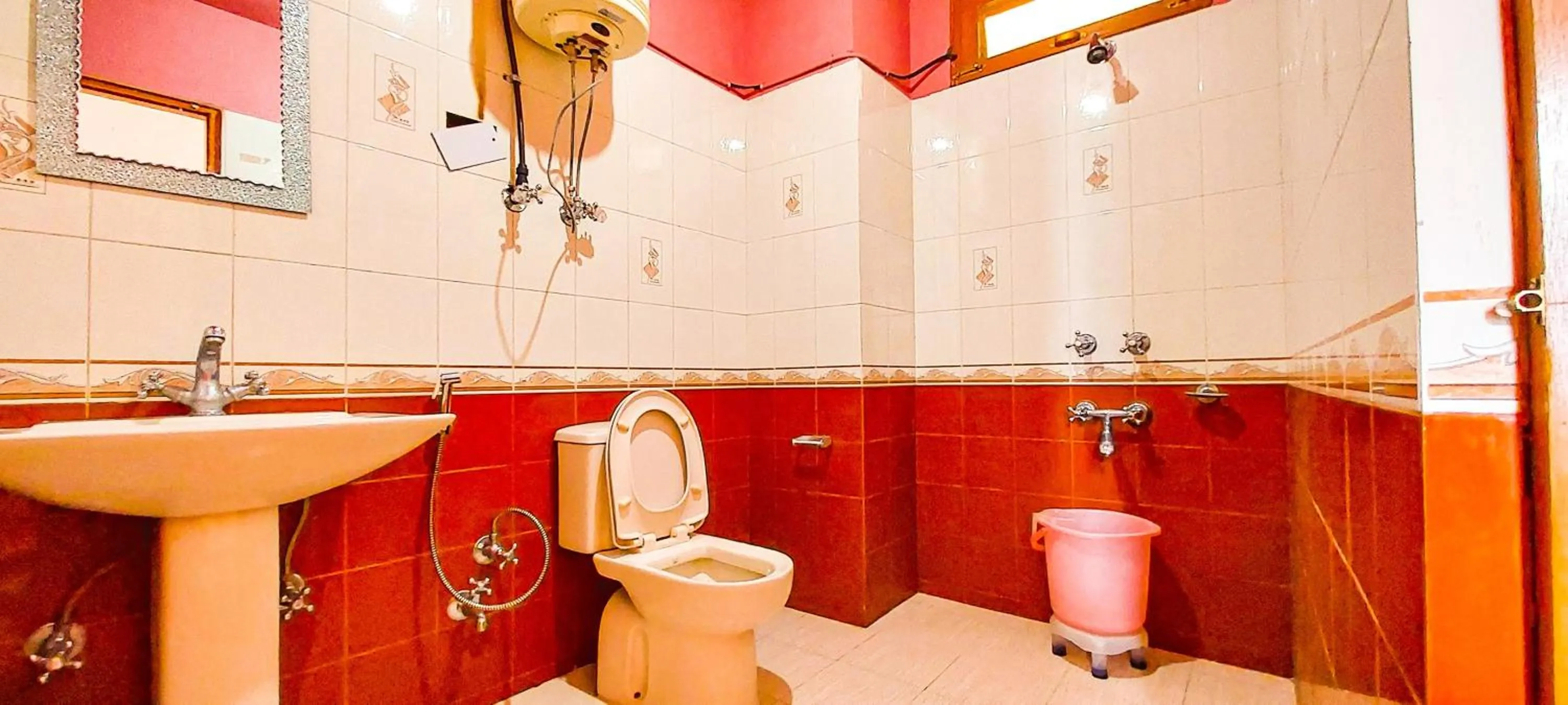 Bathroom in La Vaca India Manali