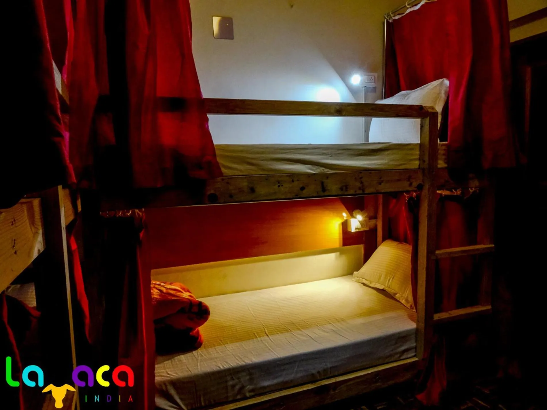 bunk bed, Bed in La Vaca India Manali