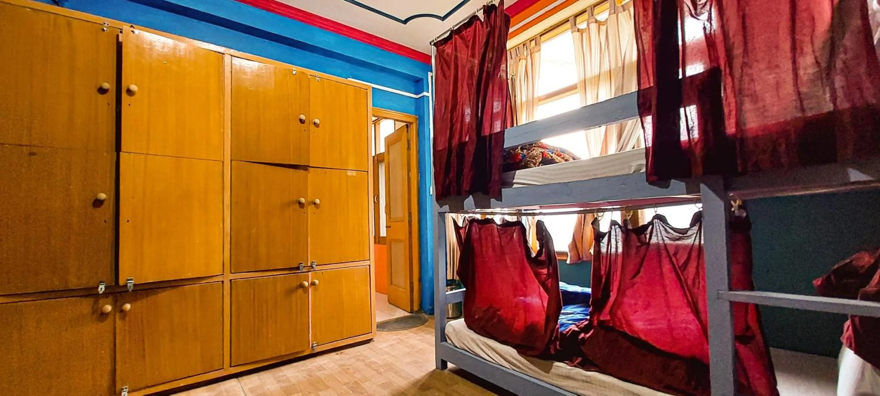 microwave in La Vaca India Manali