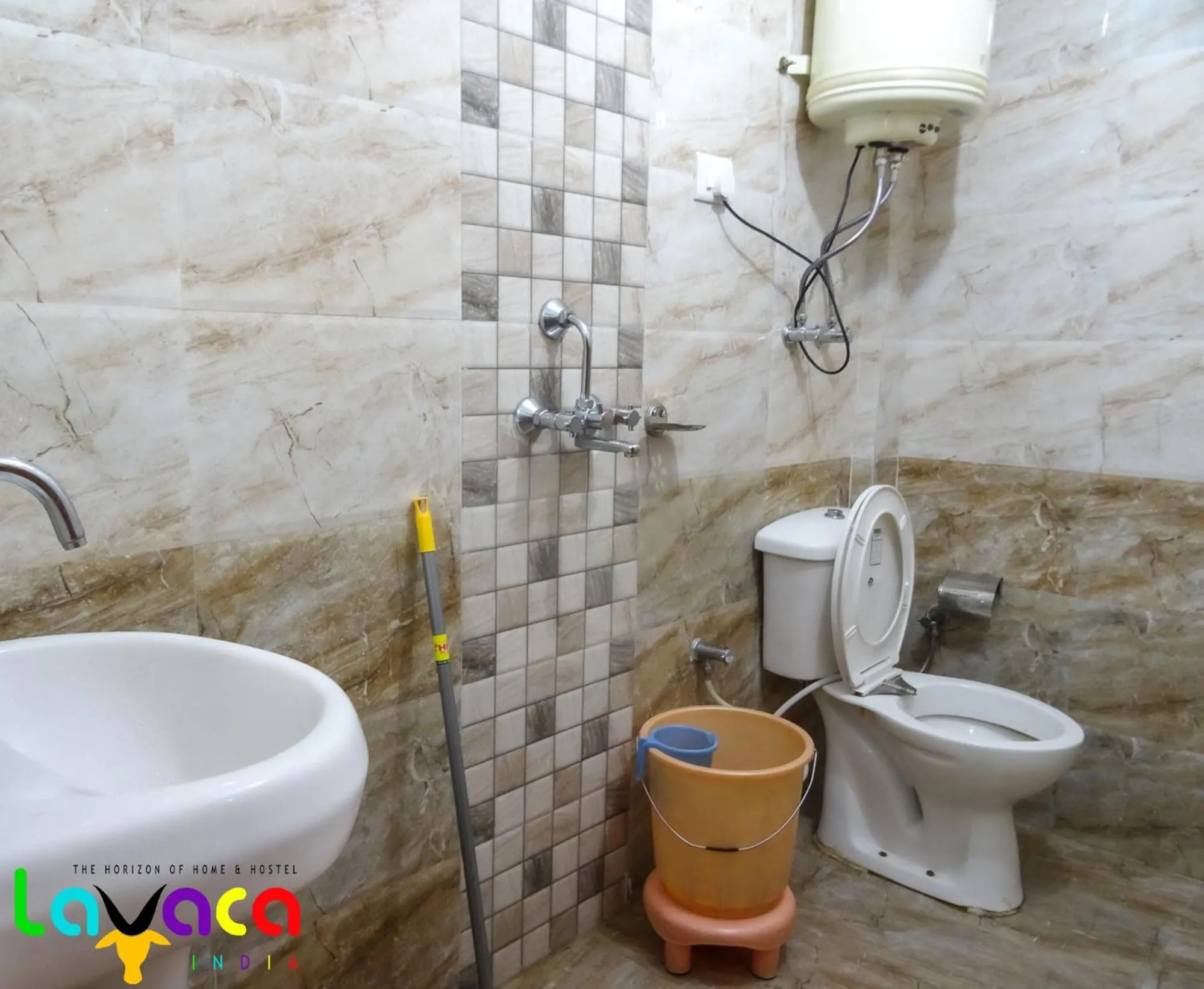 Bathroom in La Vaca India Manali