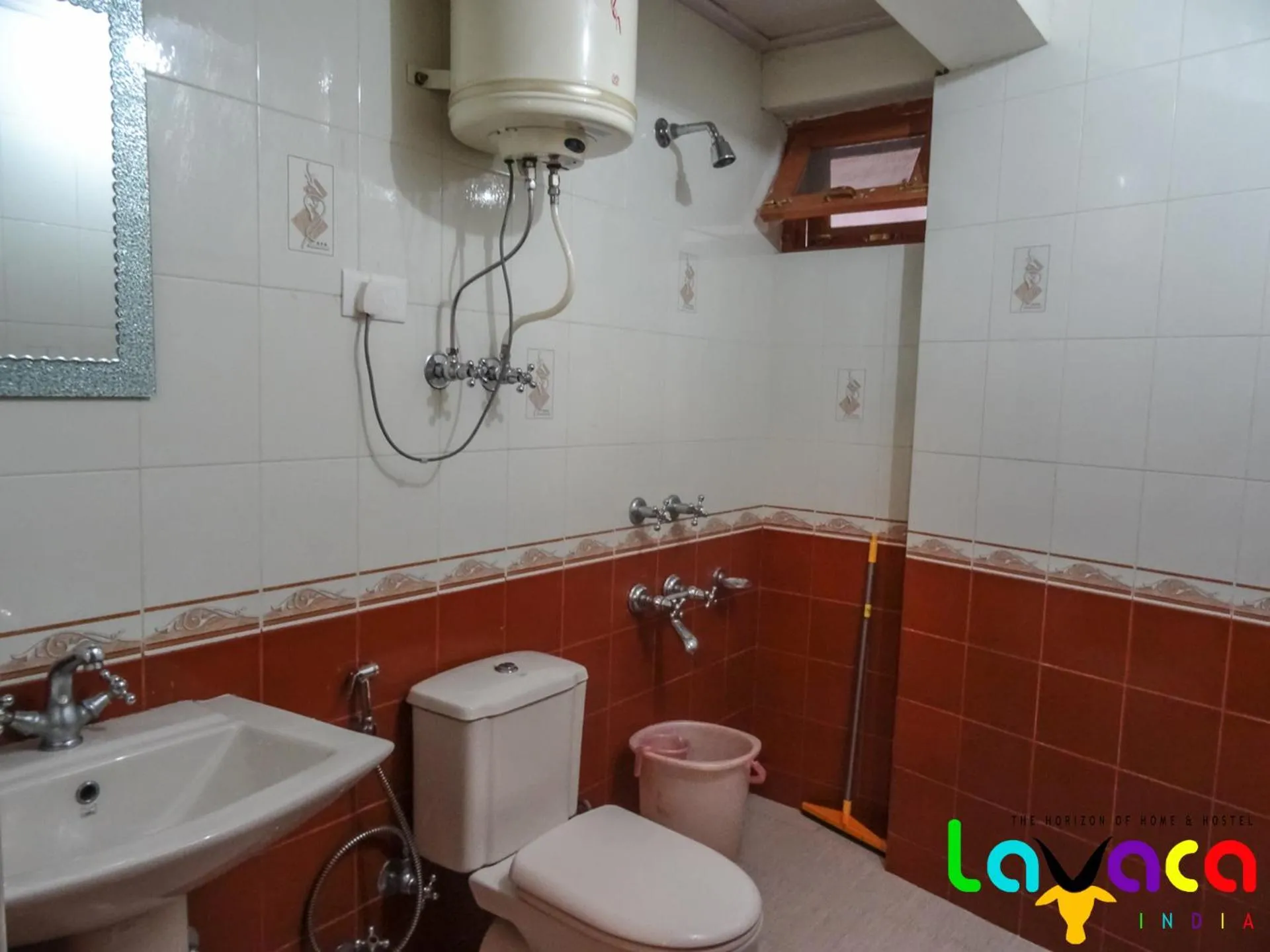 Bathroom in La Vaca India Manali