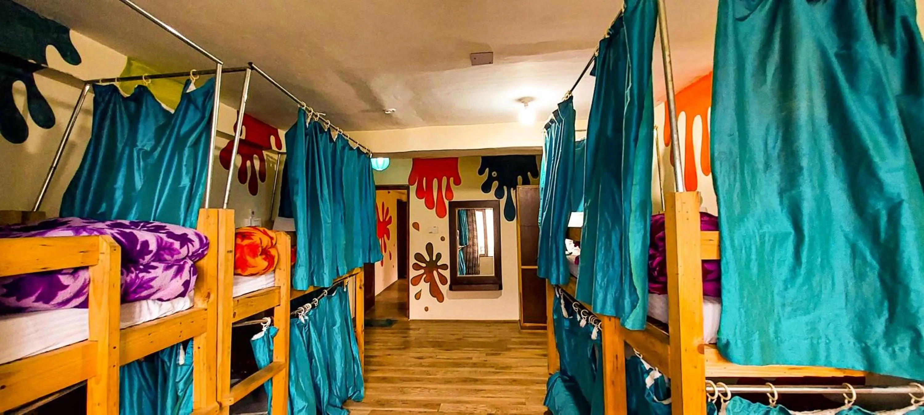 Bed in La Vaca India Manali