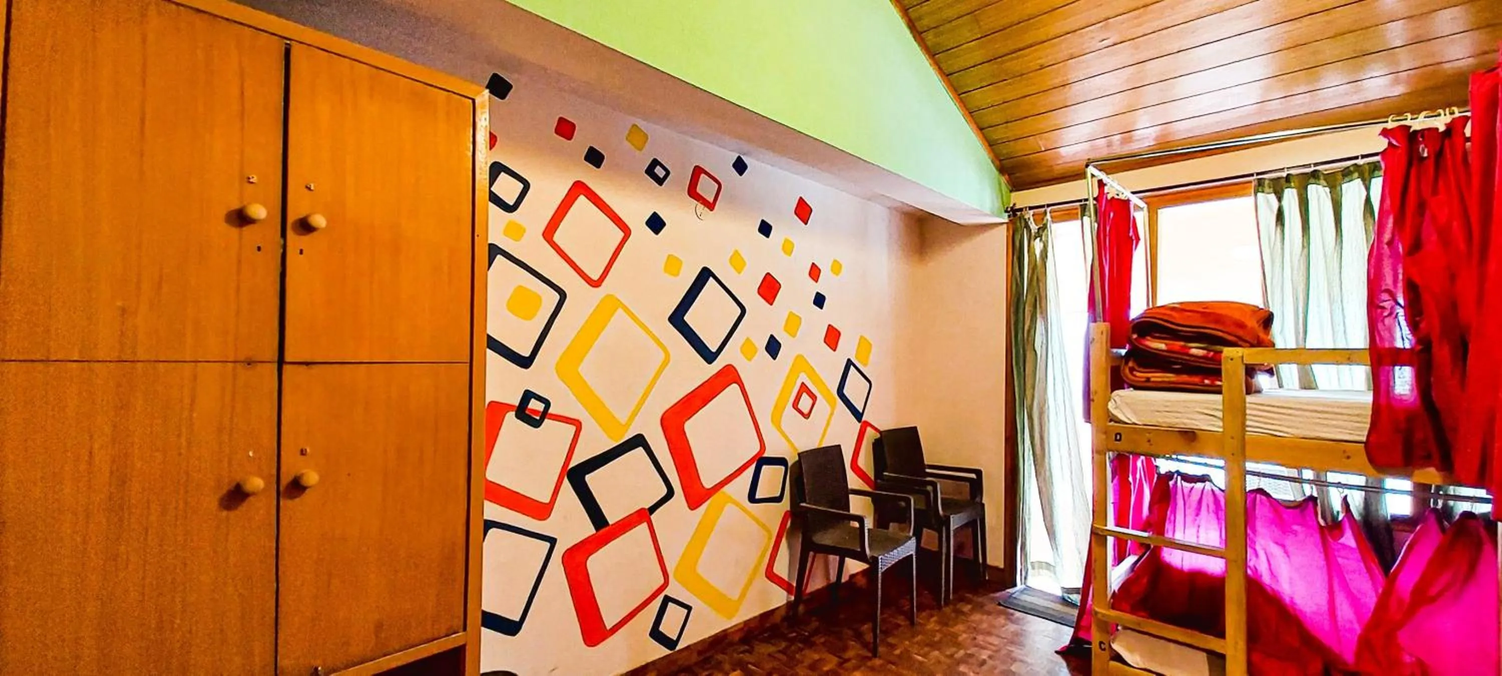 Bed in La Vaca India Manali