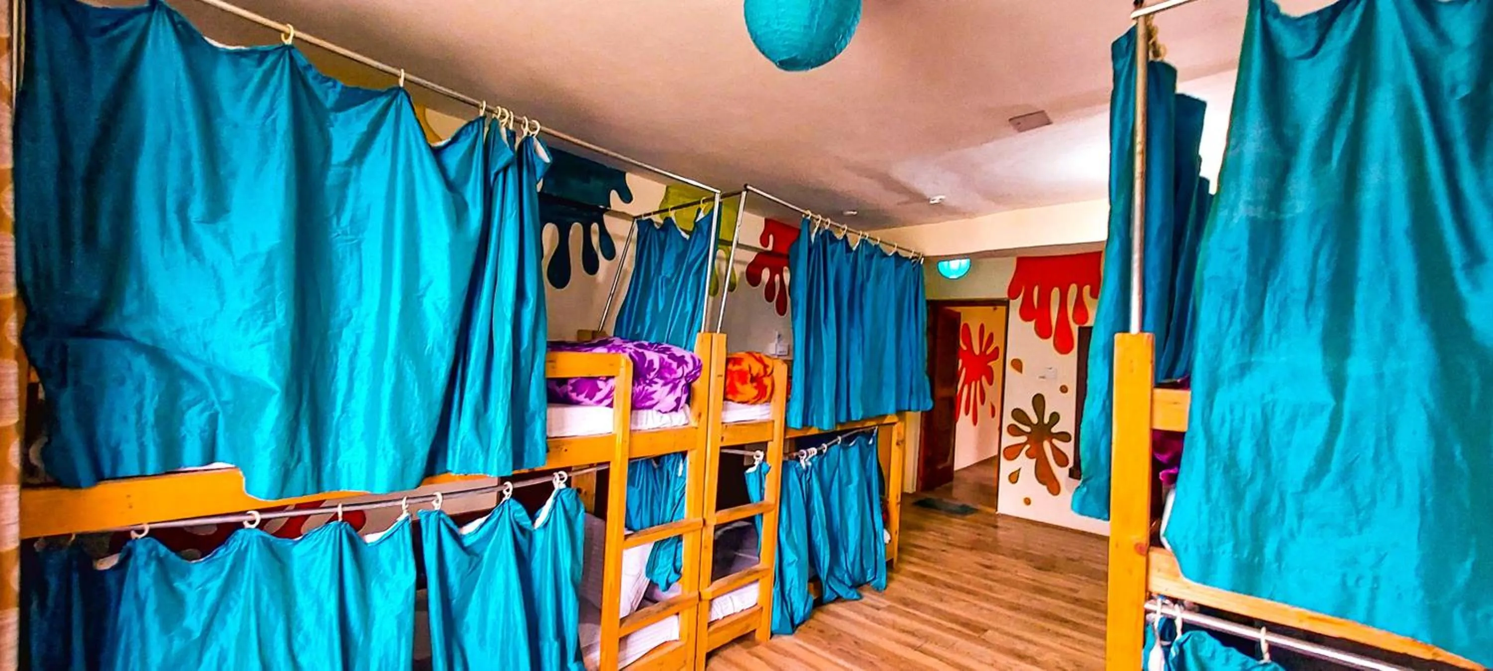 Bed in La Vaca India Manali