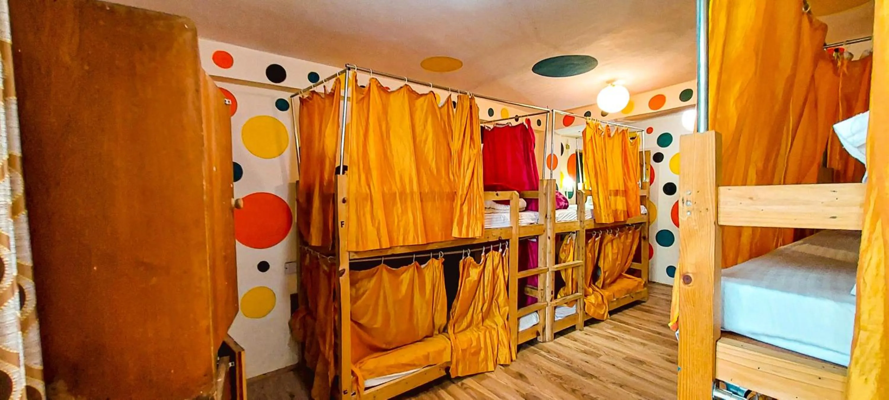 Bed in La Vaca India Manali