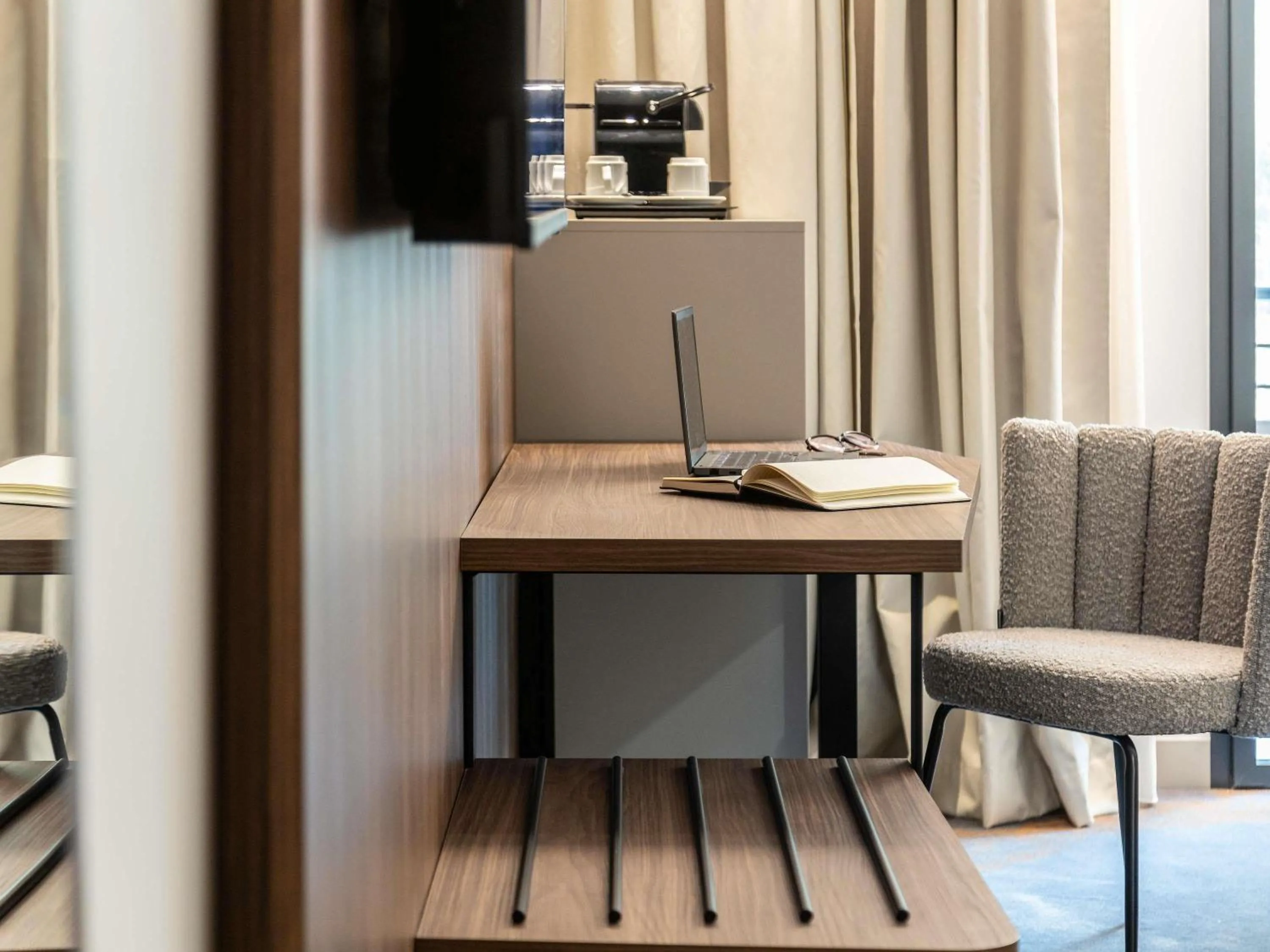 Bedroom in Mercure Aix-en-Provence La Duranne Gare TGV