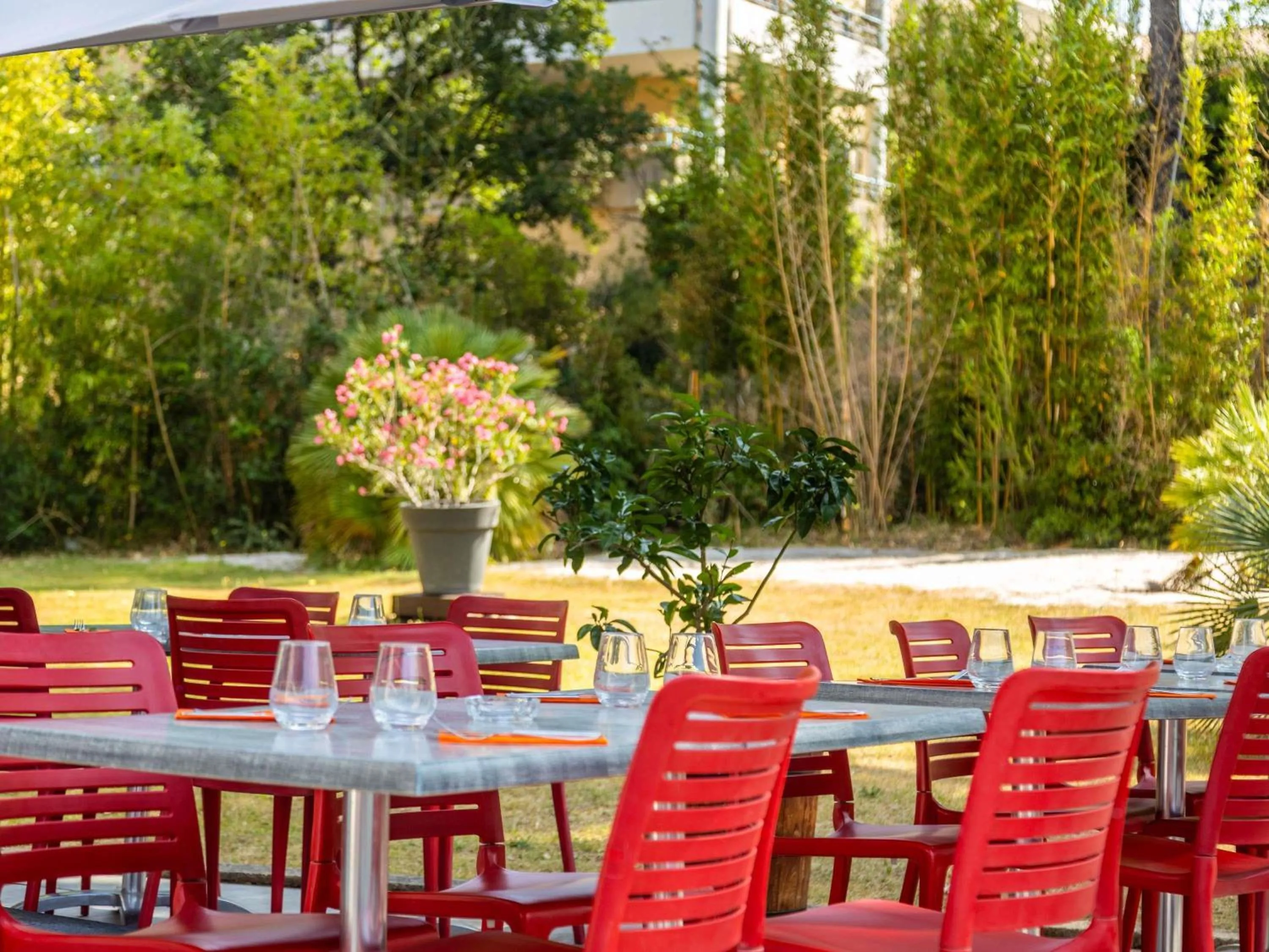 Restaurant/places to eat in Mercure Aix-en-Provence La Duranne Gare TGV