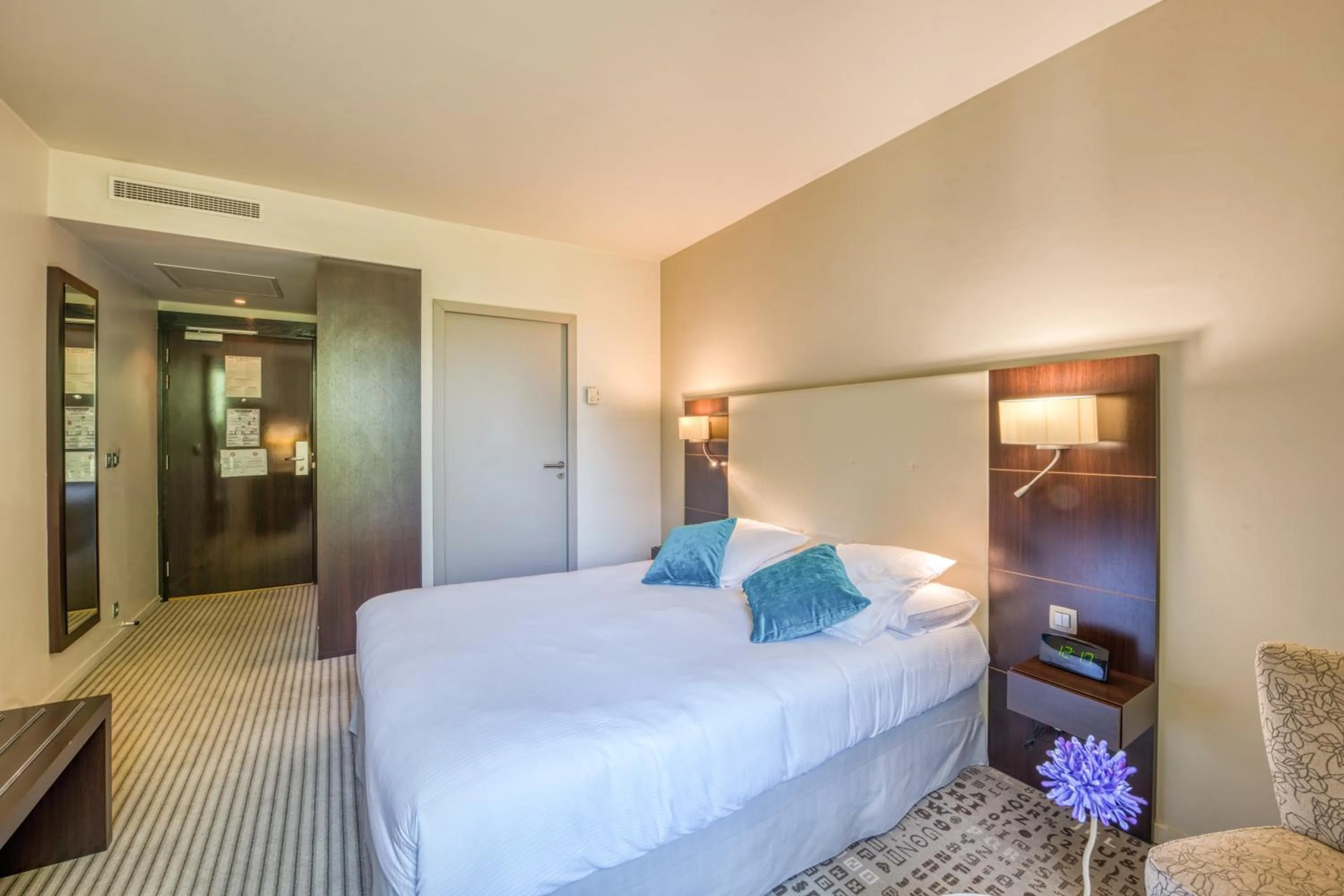 Bed in Best Western Hotel De Larbois