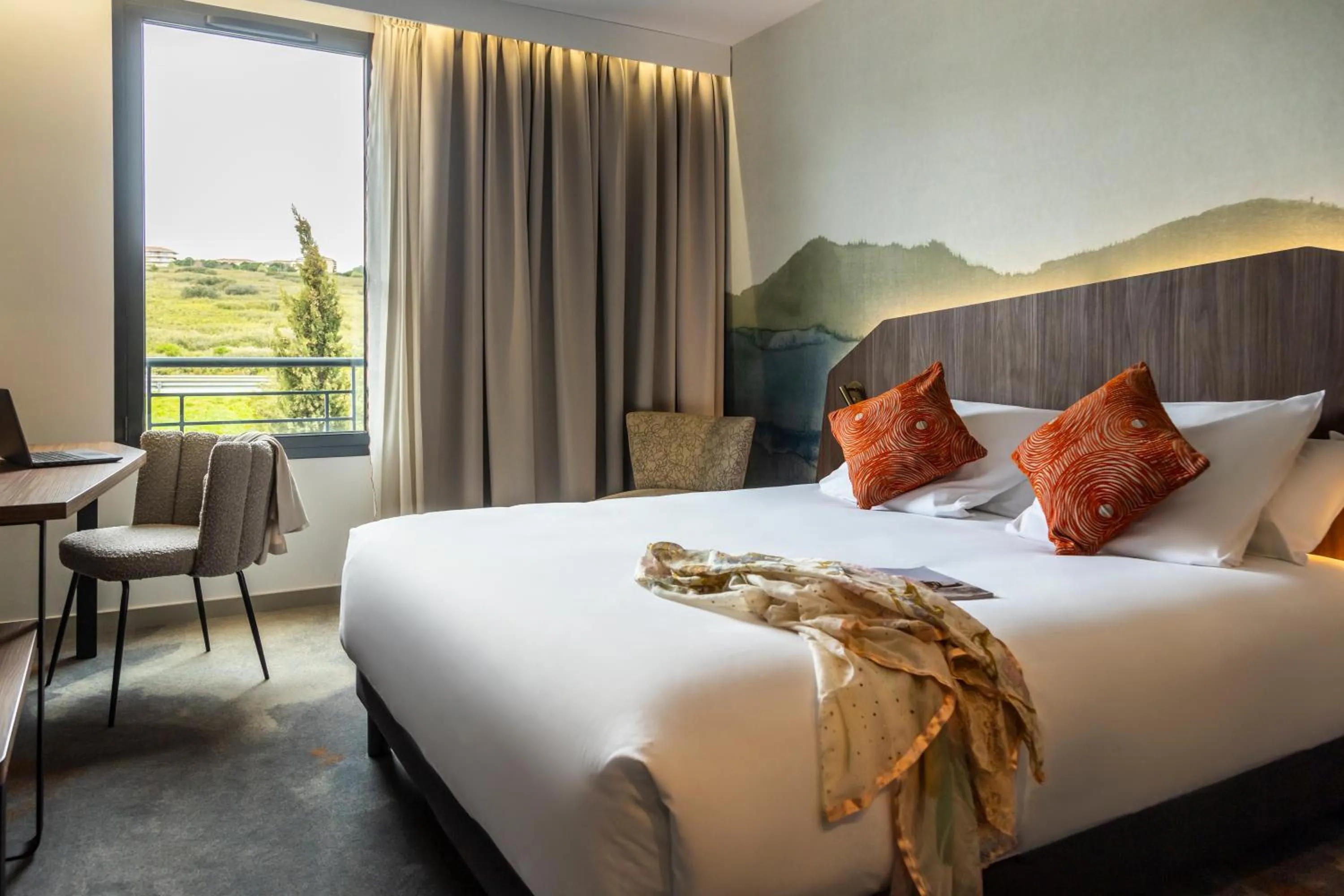 Bedroom, Bed in Mercure Aix-en-Provence La Duranne Gare TGV