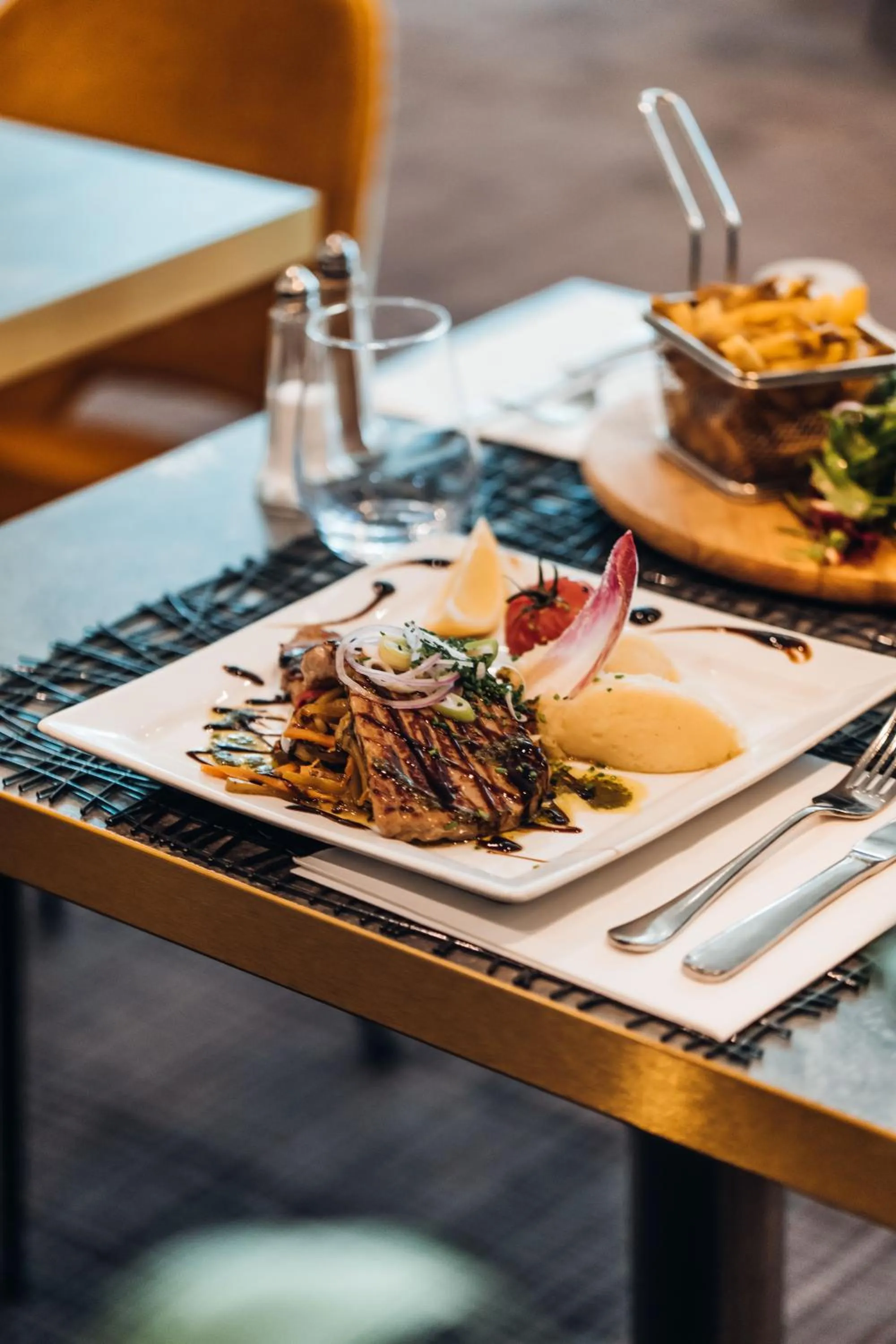 Restaurant/places to eat, Lunch and Dinner in Best Western Hotel De Larbois