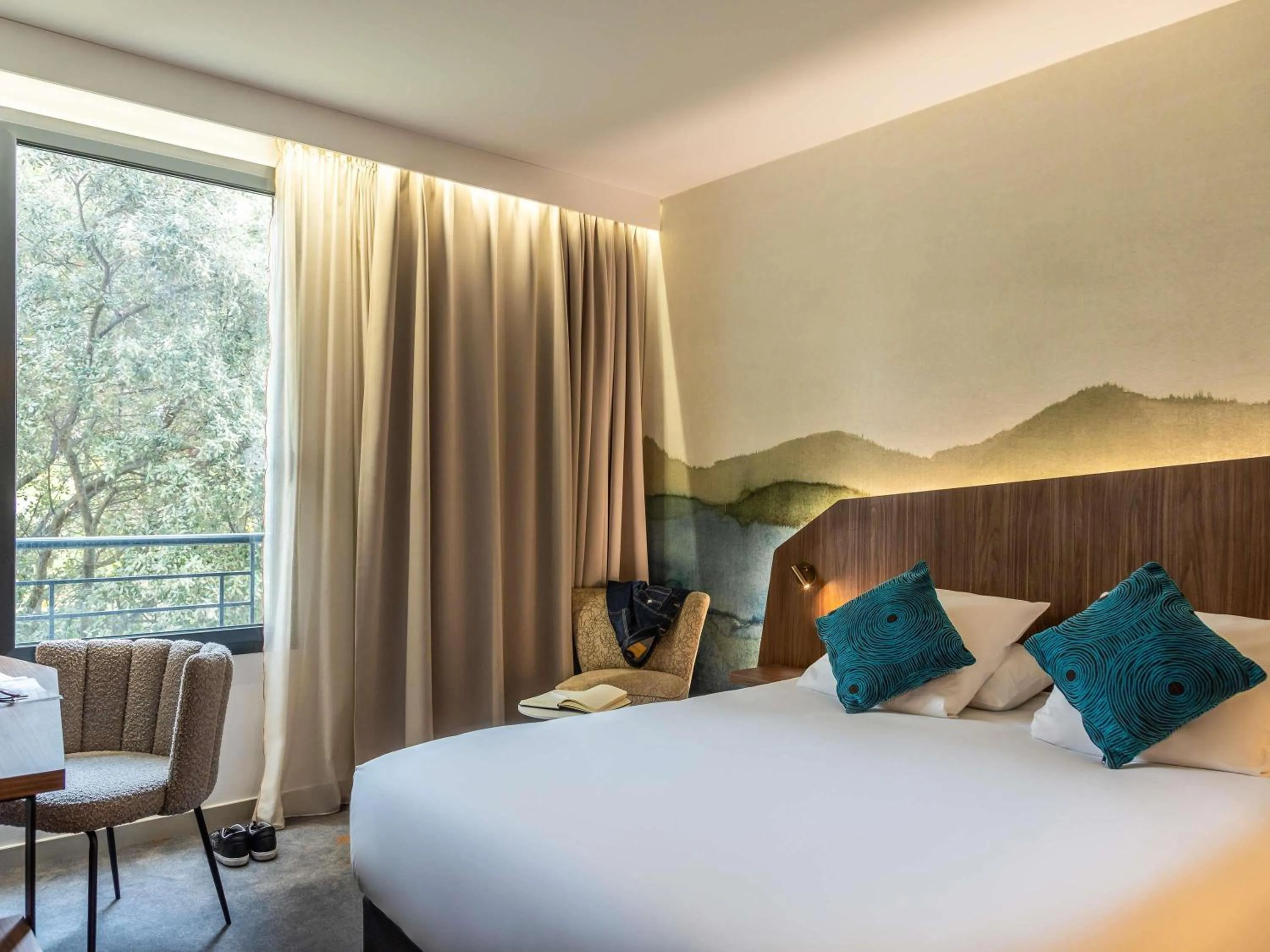 Bedroom, Bed in Mercure Aix-en-Provence La Duranne Gare TGV