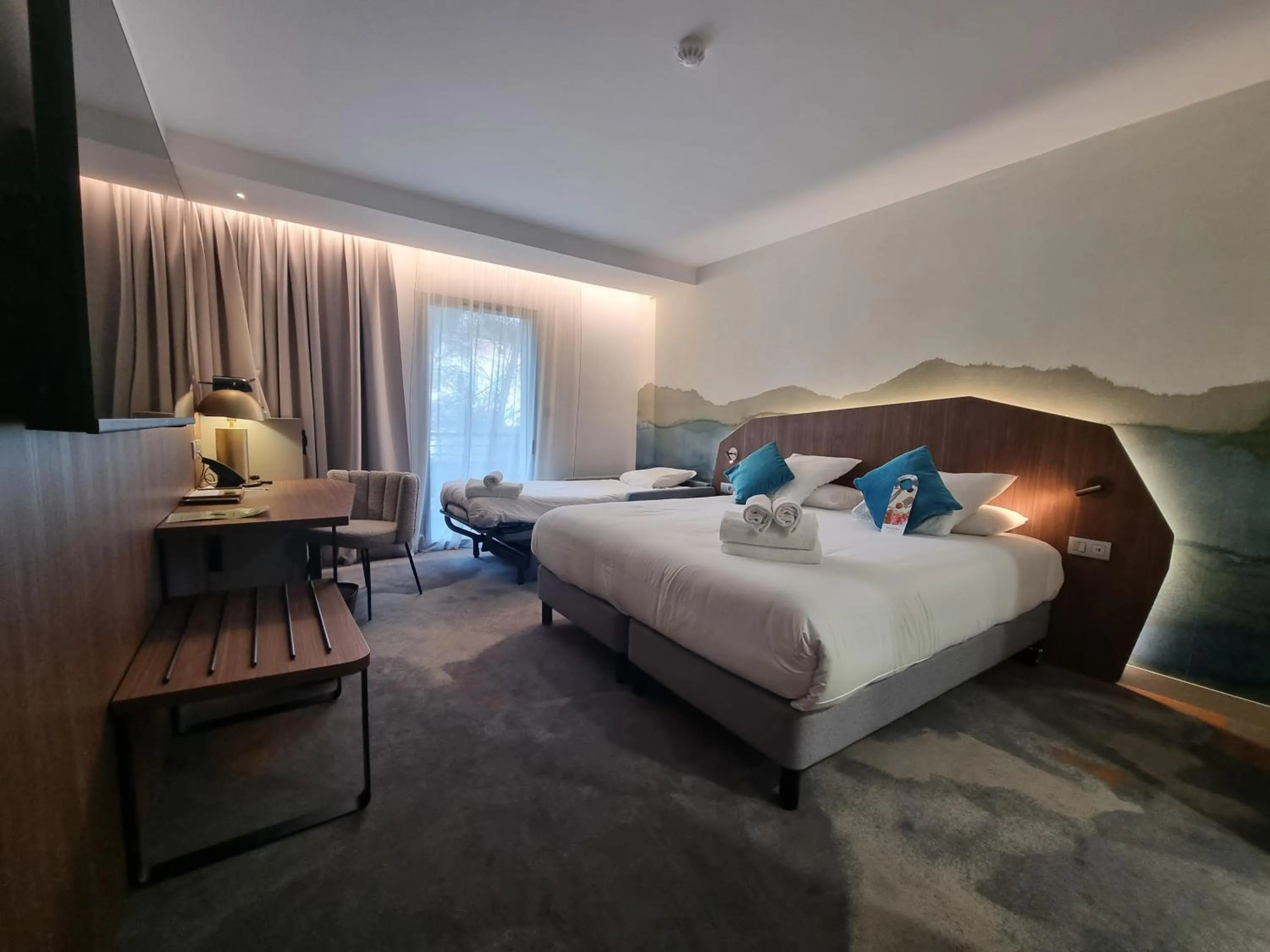 Bedroom, Bed in Mercure Aix-en-Provence La Duranne Gare TGV