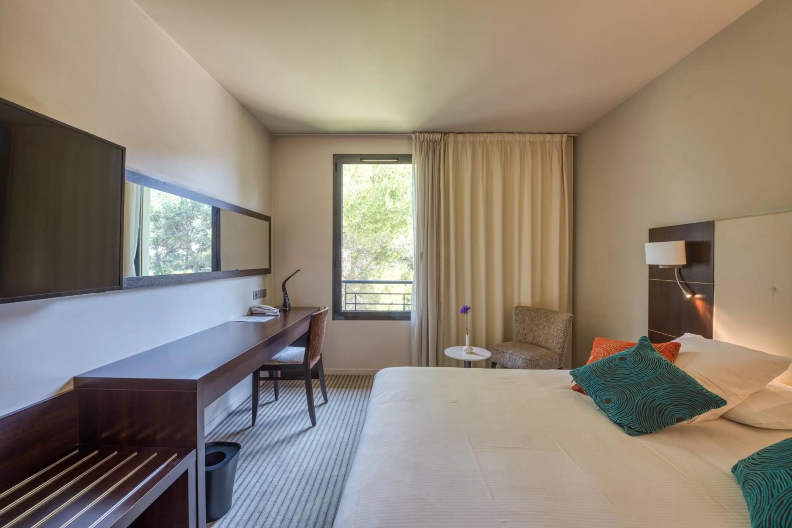 TV and multimedia, Bed in Best Western Hotel De Larbois