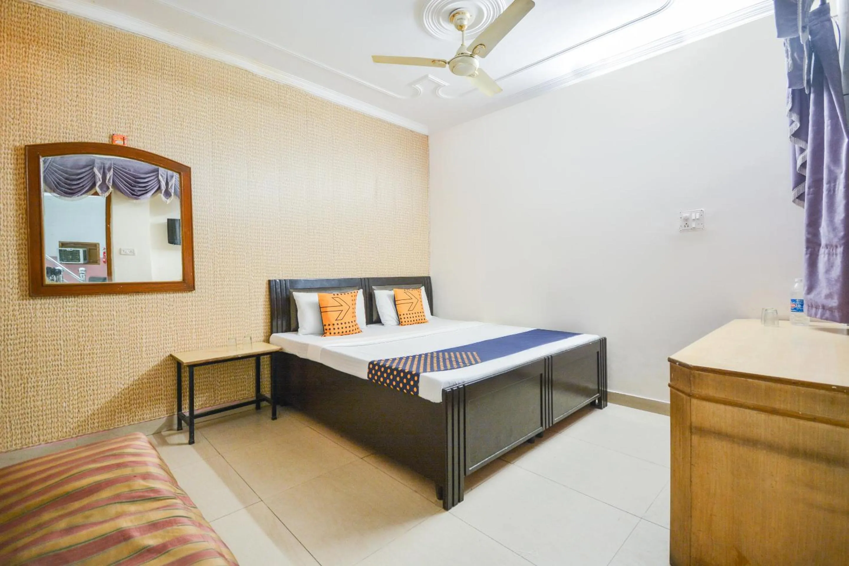 Bedroom, Bed in SPOT ON 36686 Hotel Om Shanti Palace