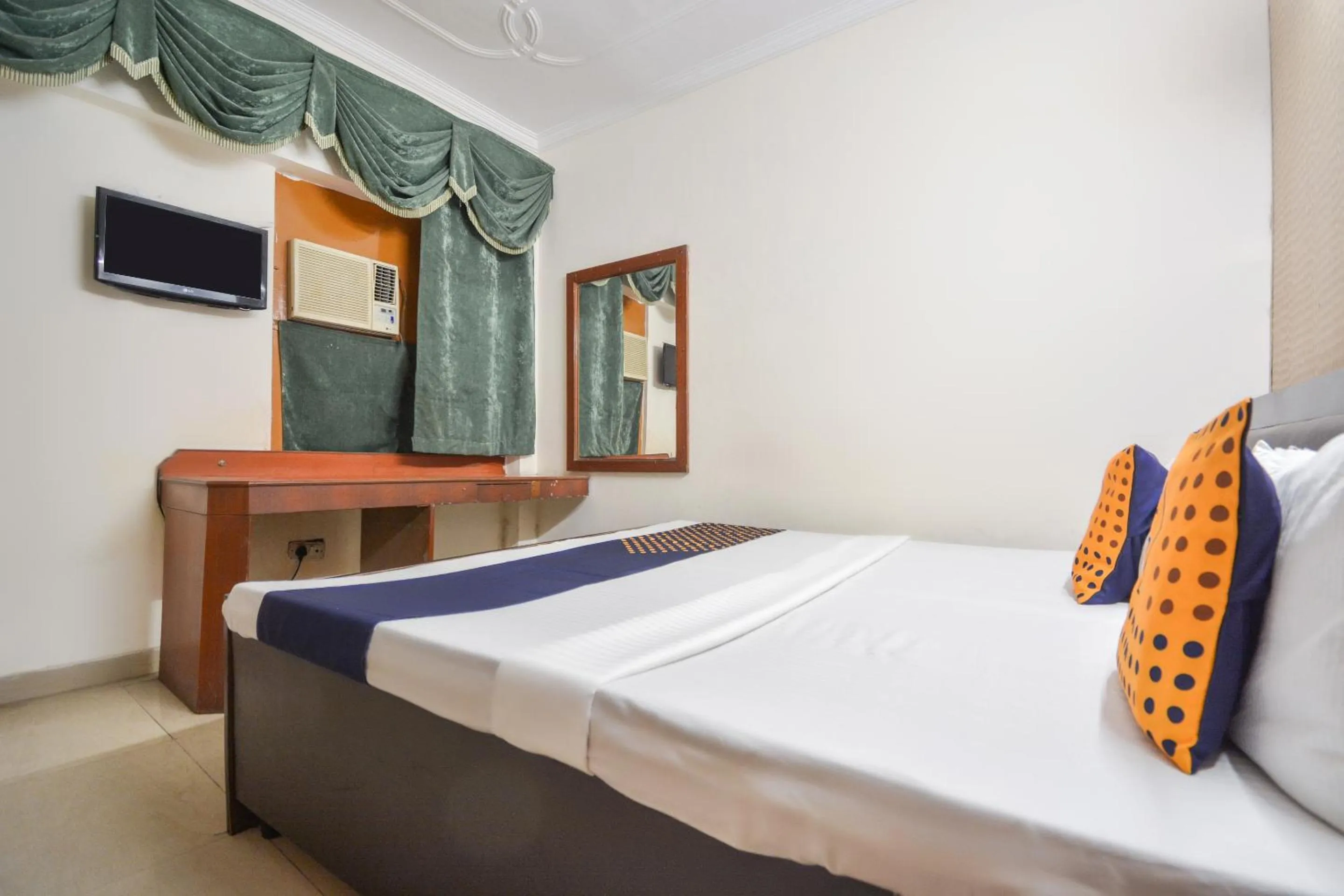 Bedroom, Bed in SPOT ON 36686 Hotel Om Shanti Palace