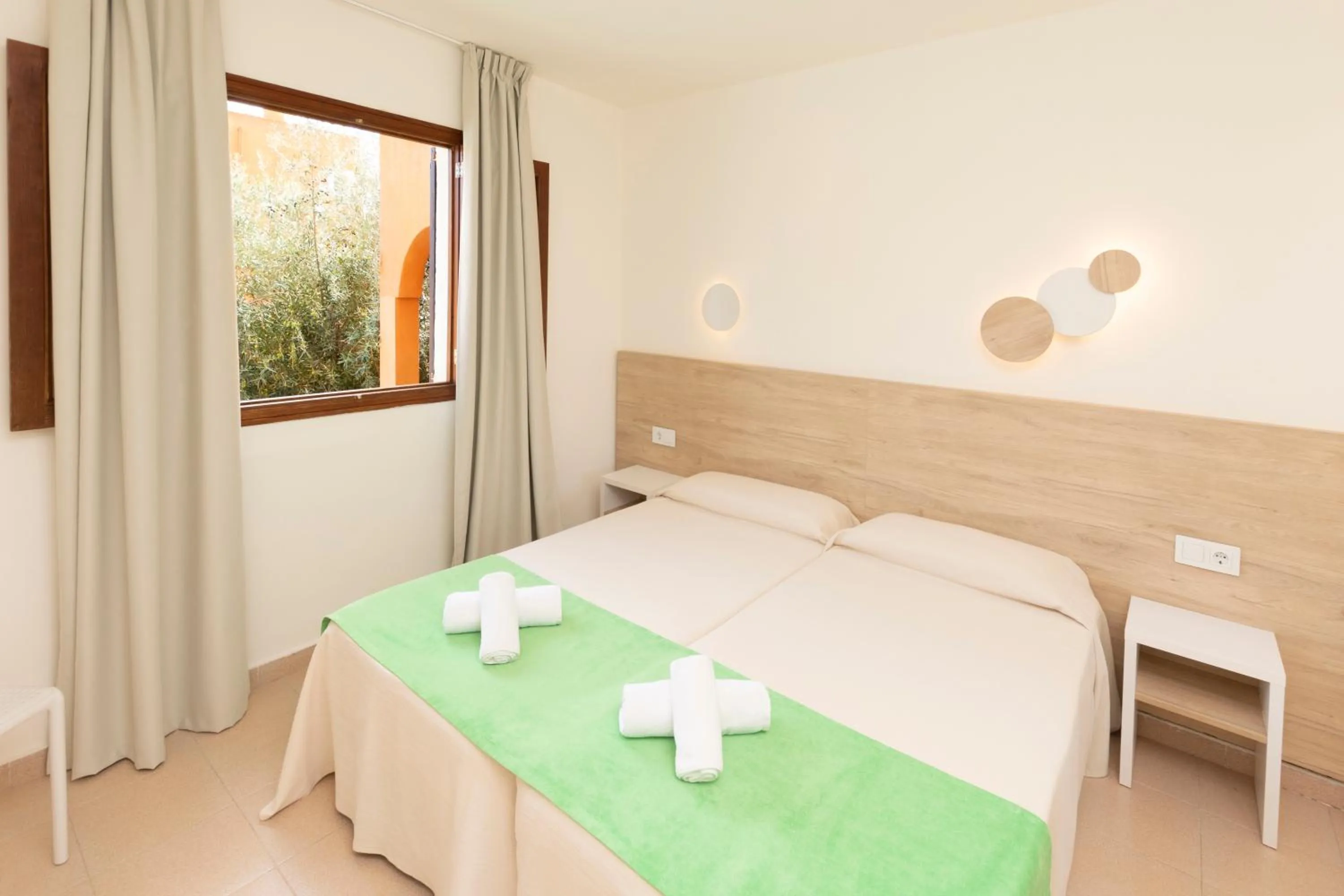 Bedroom, Bed in HSM Club Torre Blanca