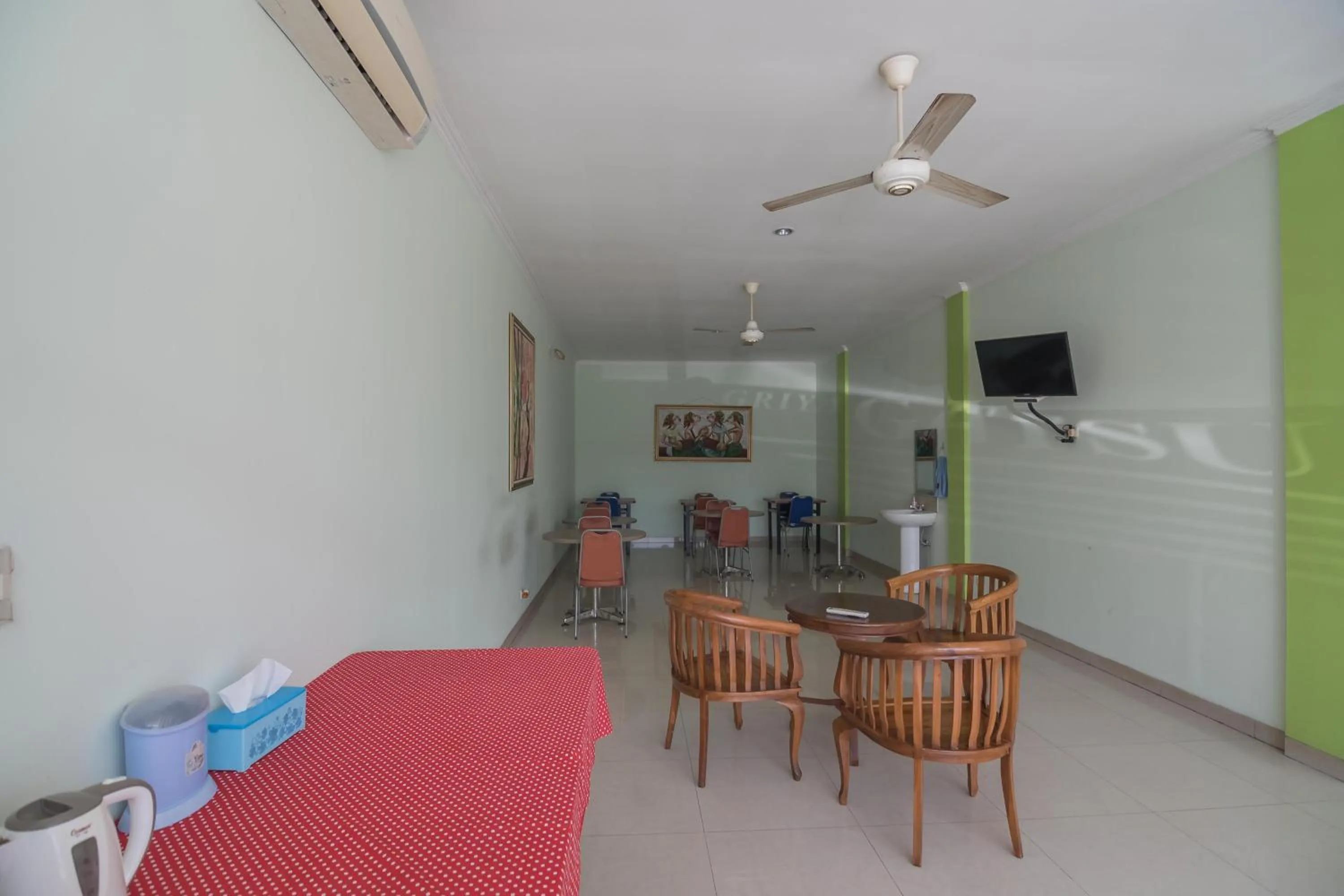 Restaurant/places to eat in RedDoorz at Hotel Griya Gatsu Lampung