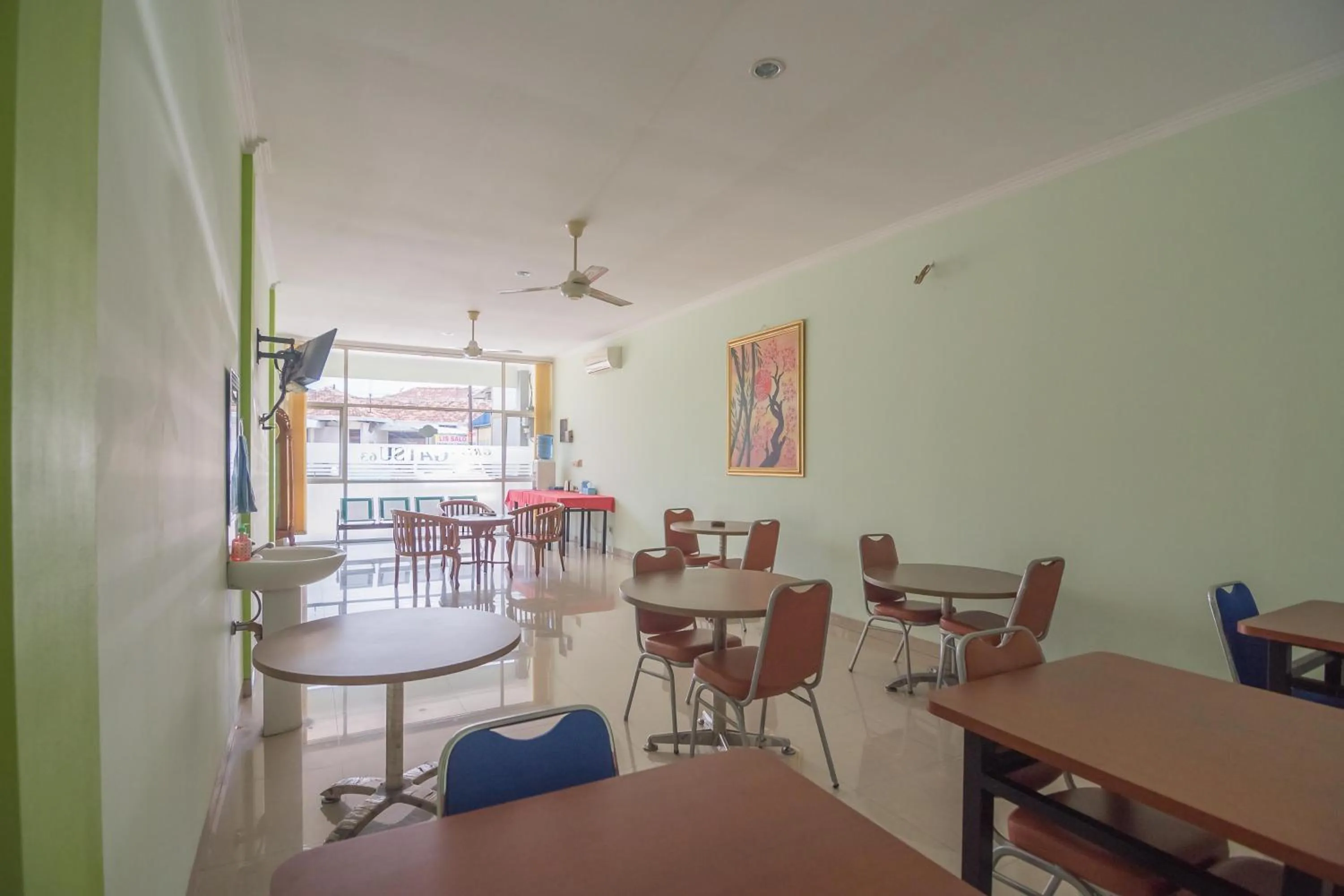 Property building in RedDoorz at Hotel Griya Gatsu Lampung