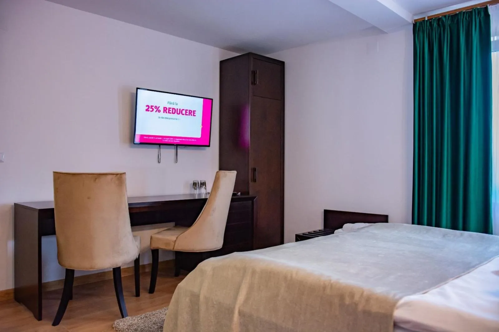 TV and multimedia, Bed in Hotel THR Center