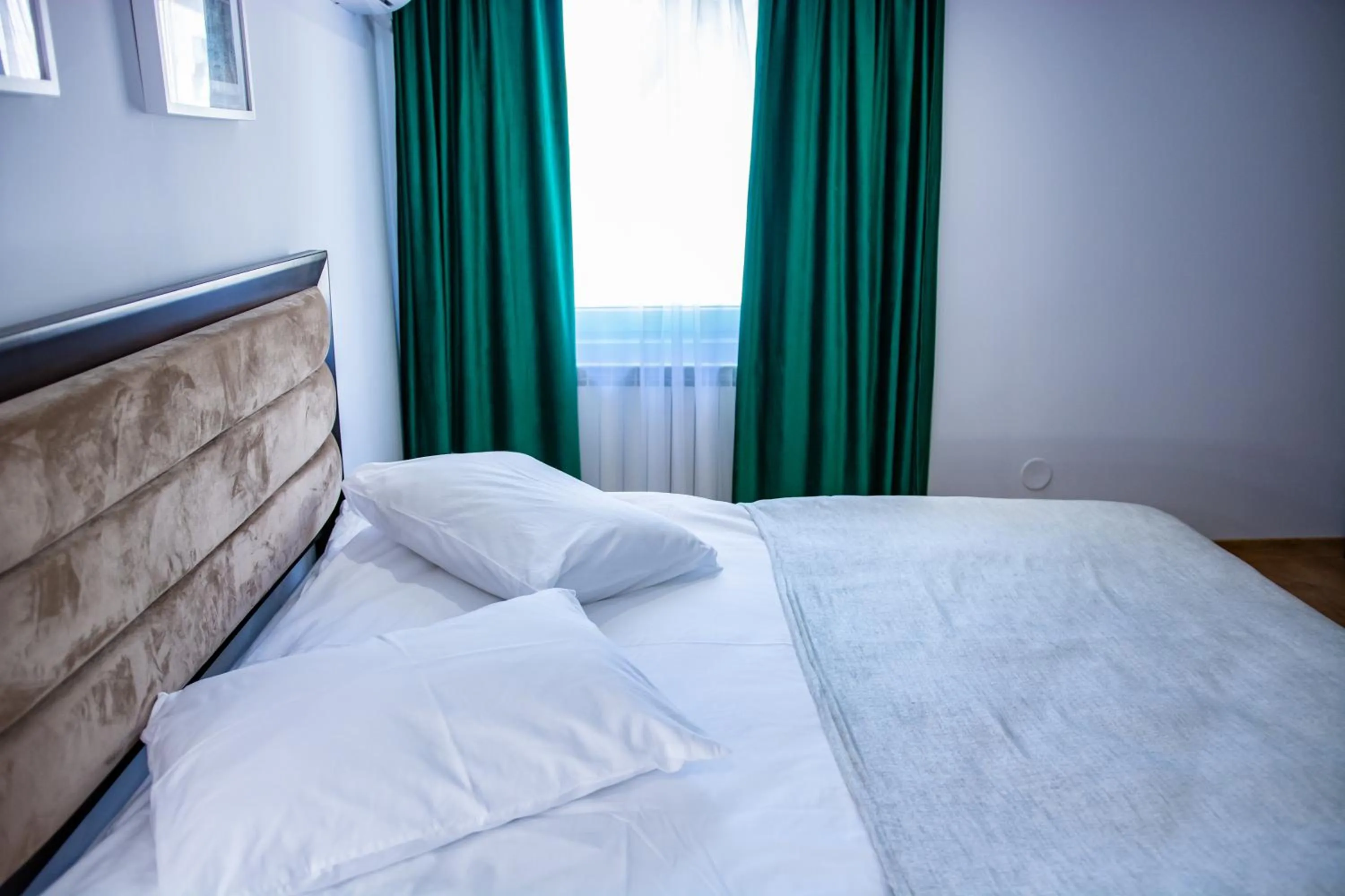 Photo of the whole room, Bed in Hotel THR Center