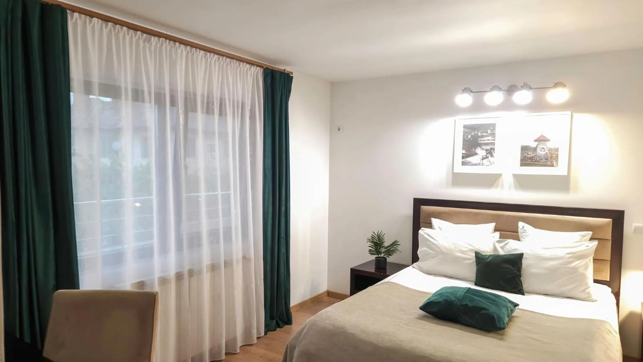 Photo of the whole room, Bed in Hotel THR Center