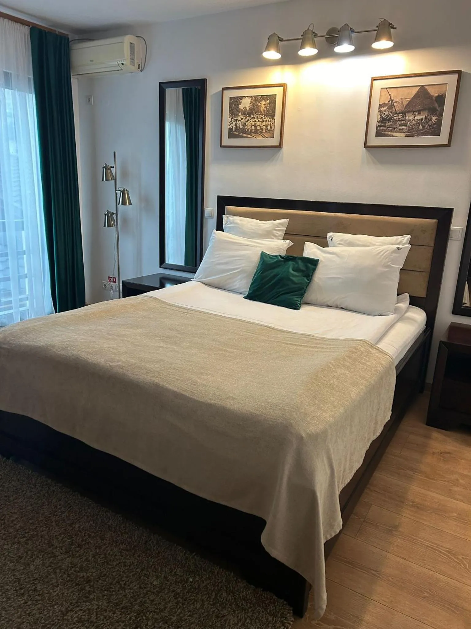 Photo of the whole room, Bed in Hotel THR Center