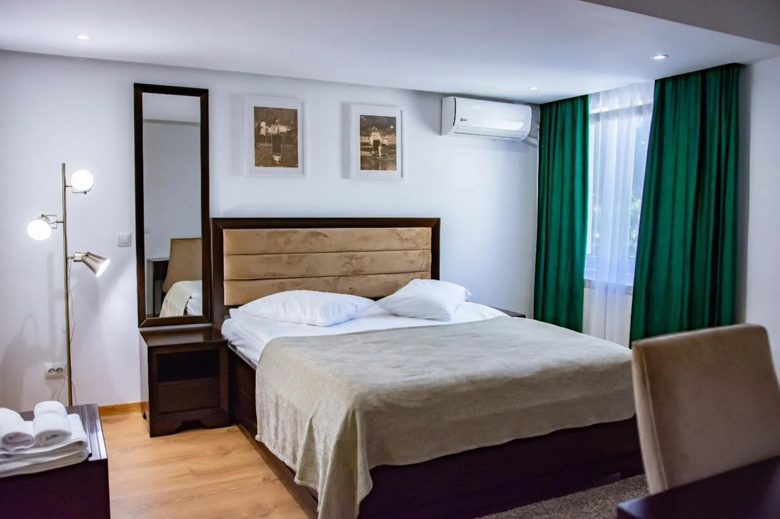 Photo of the whole room, Bed in Hotel THR Center