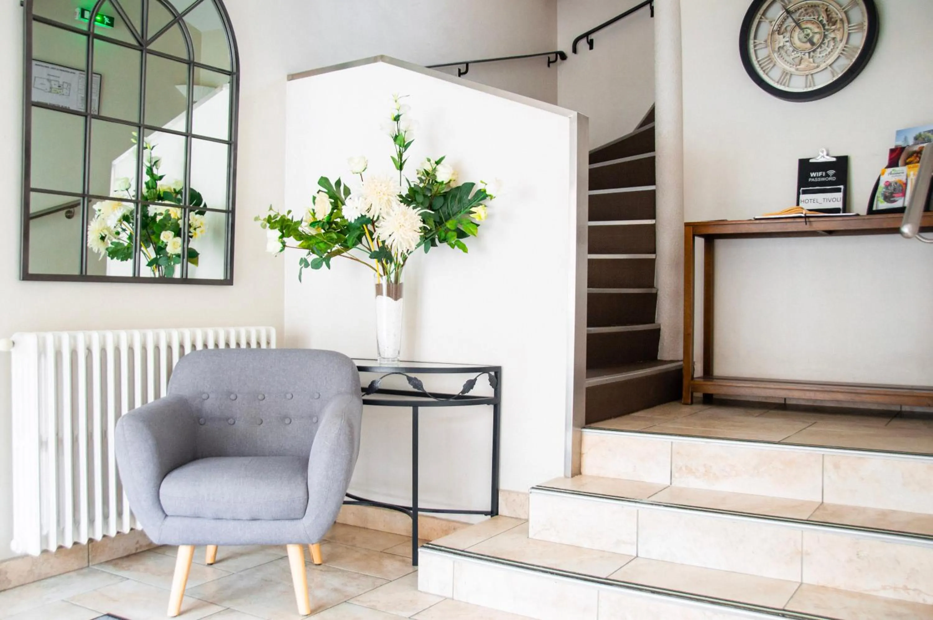 Lobby or reception in Hôtel Le Tivoli