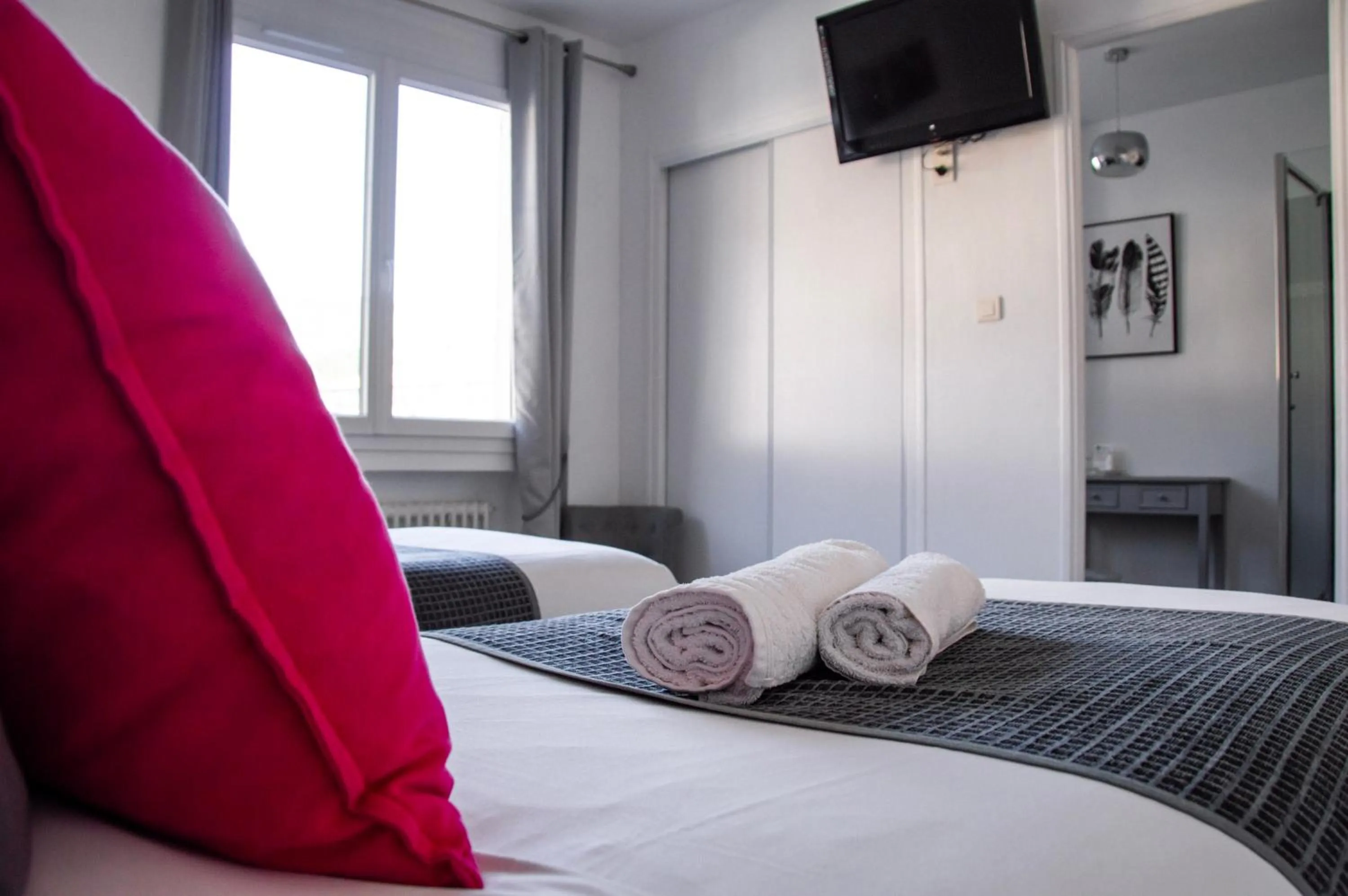 Bedroom, Bed in Hôtel Le Tivoli