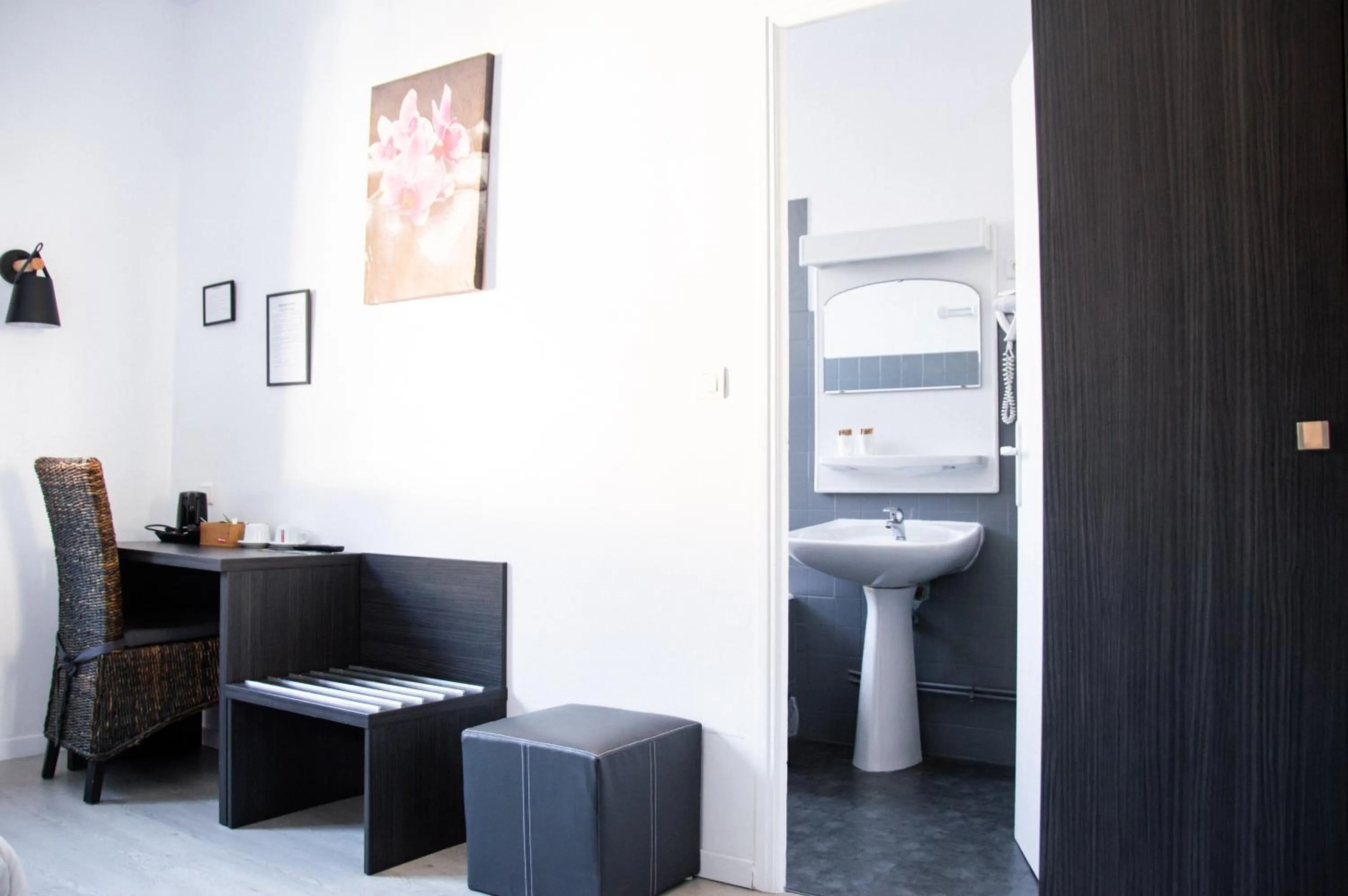 Bathroom in Hôtel Le Tivoli