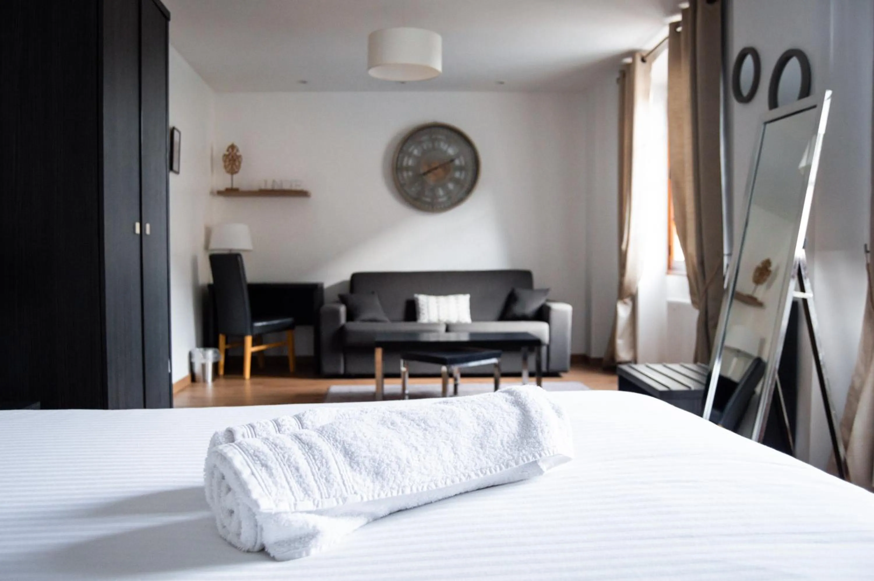 Bedroom, Bed in Hôtel Le Tivoli