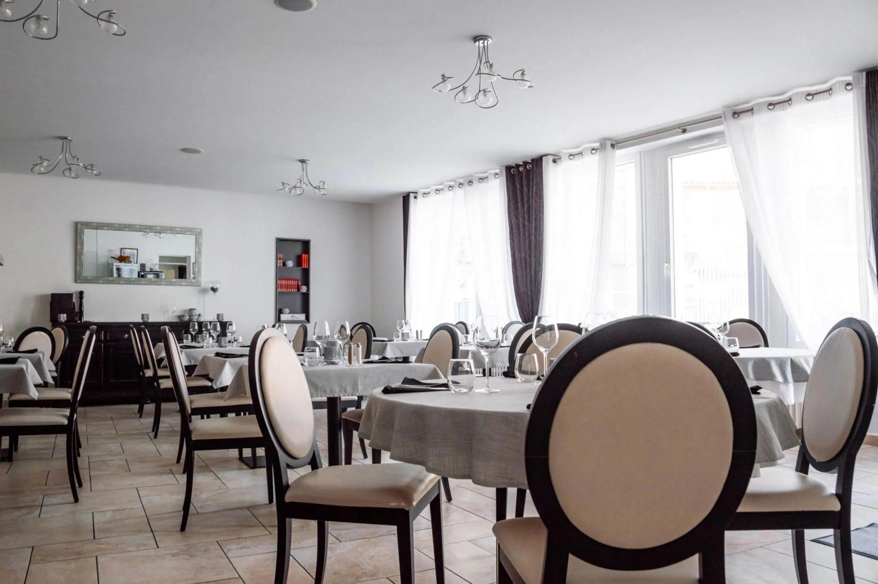 Restaurant/places to eat in Hôtel Le Tivoli