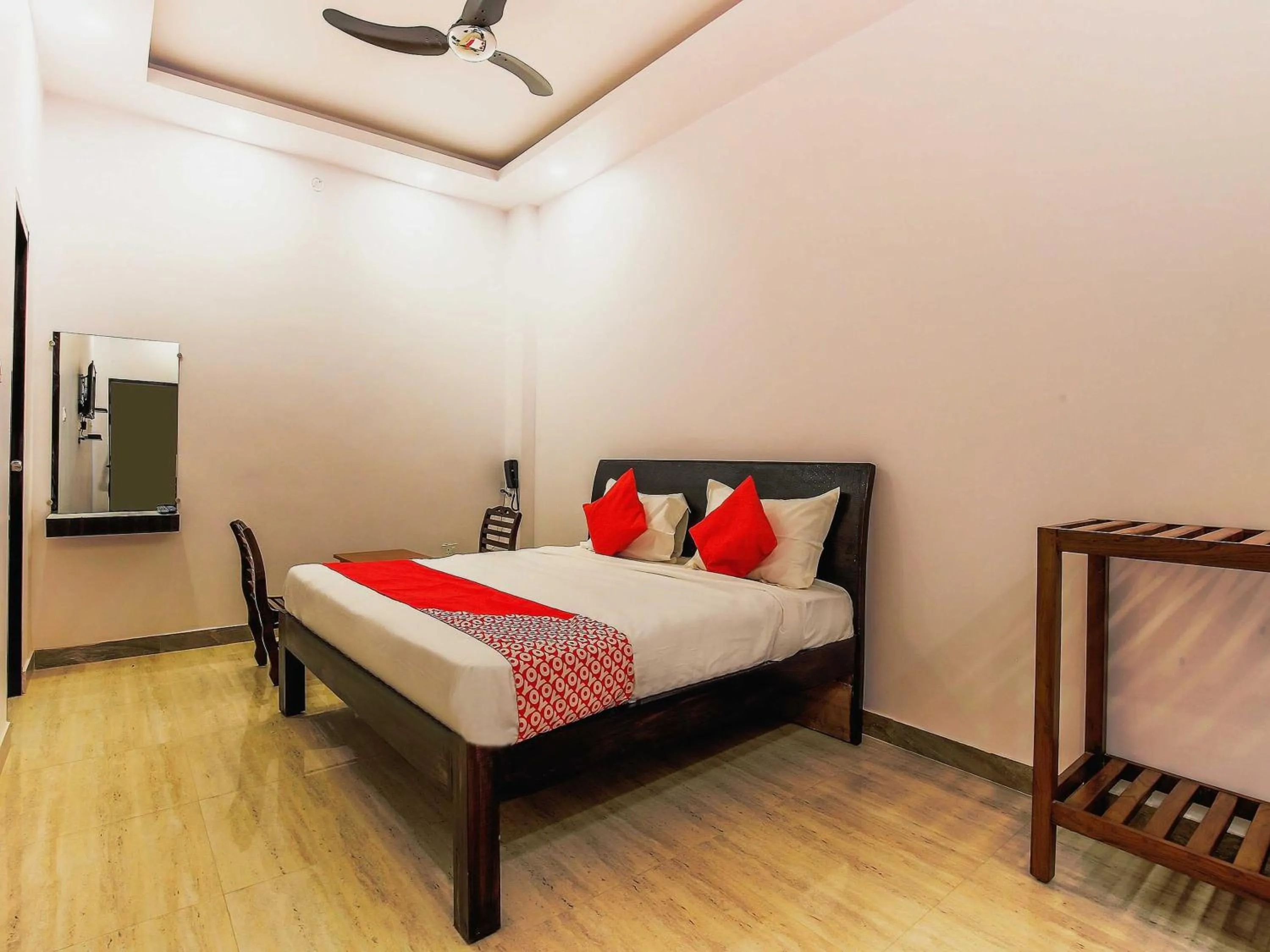 Bedroom, Bed in Hotel O Vaibhav laxmi Paradise