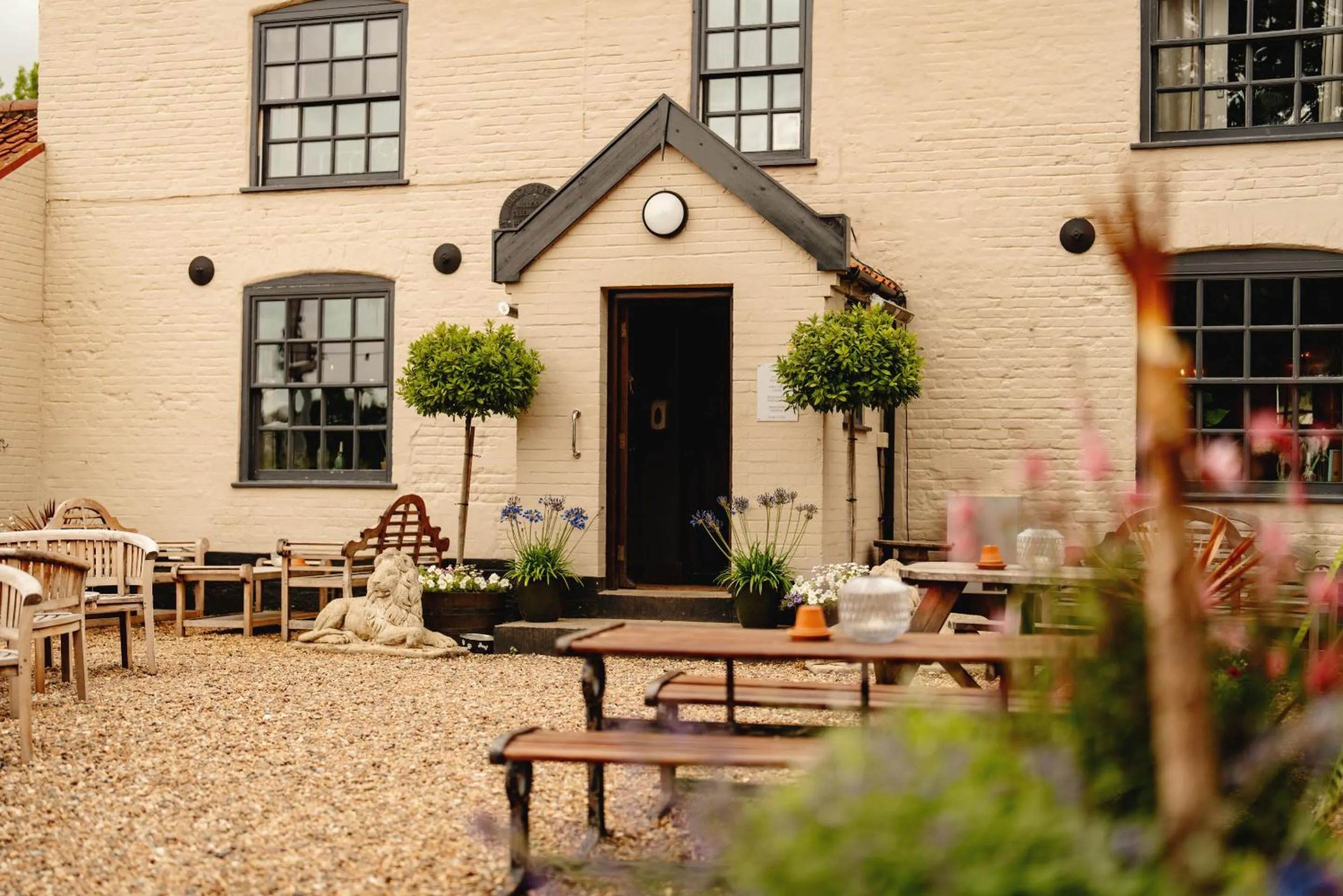 Property building in Wheatacre White Lion