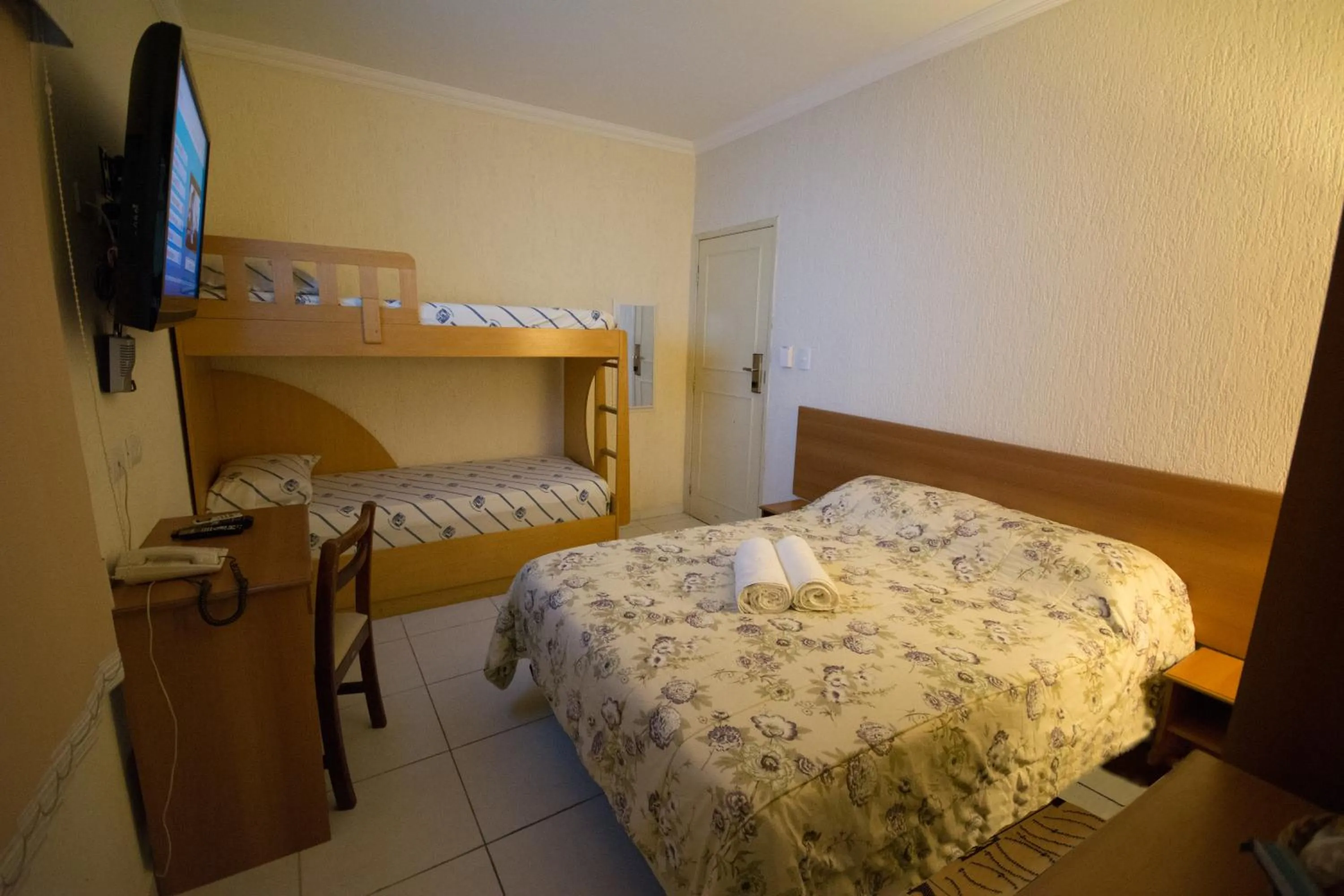 Photo of the whole room, Bed in Hotel Estação Paraíso - ao lado do Metrô Paraíso e 600m da Av Paulista