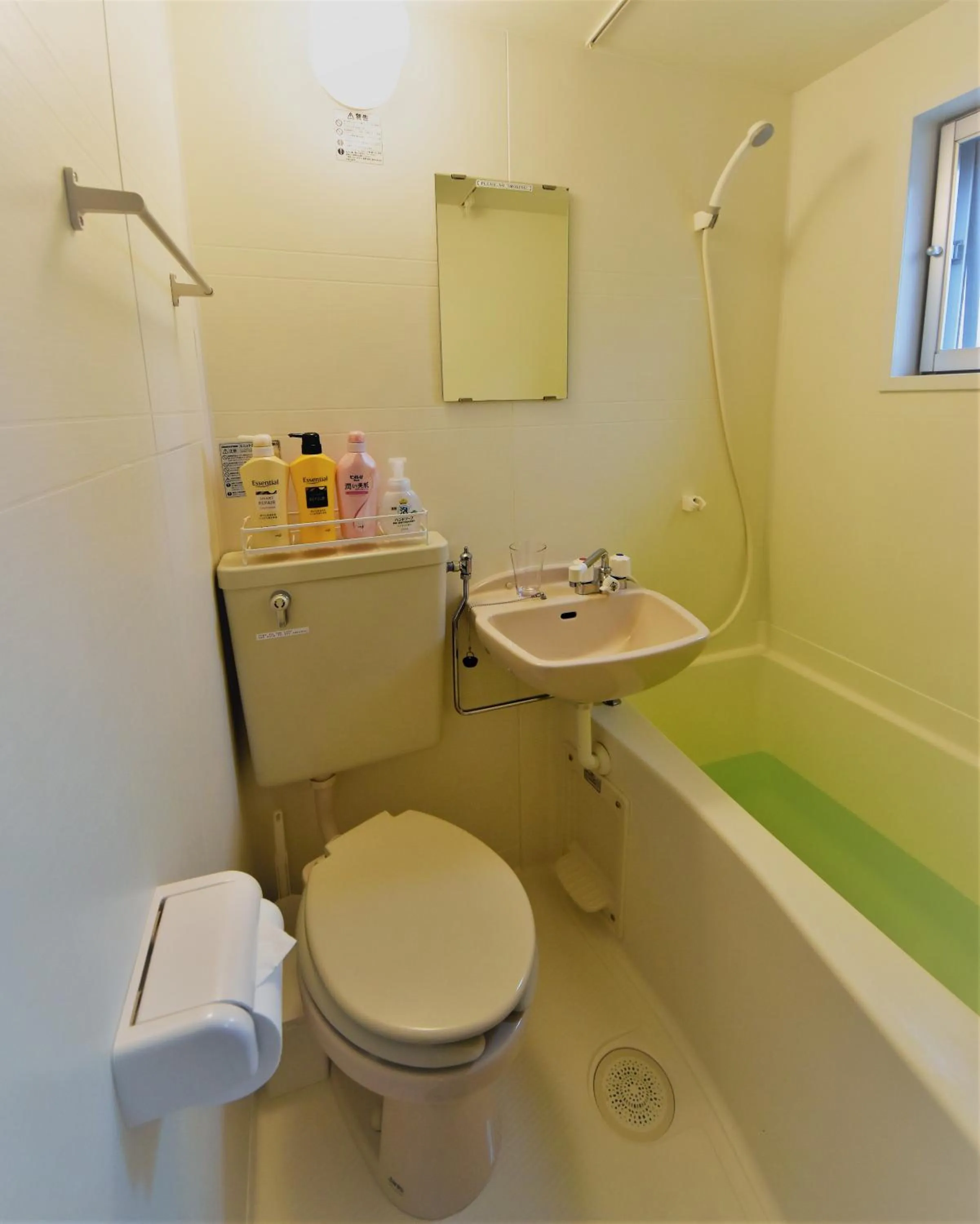 Shower in UKISHIMA INN