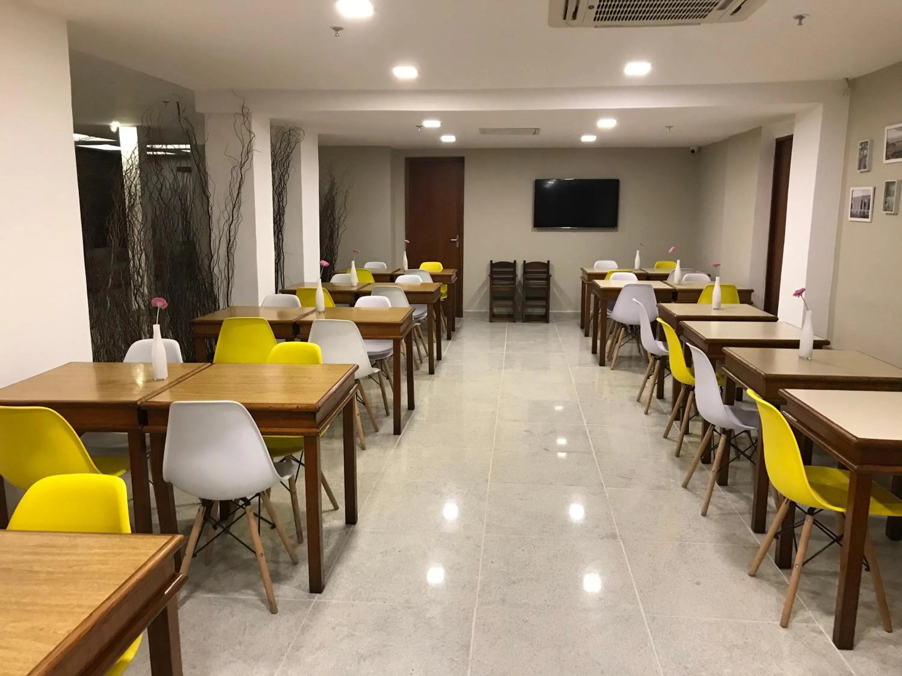 Restaurant/places to eat in Hotel Galícia