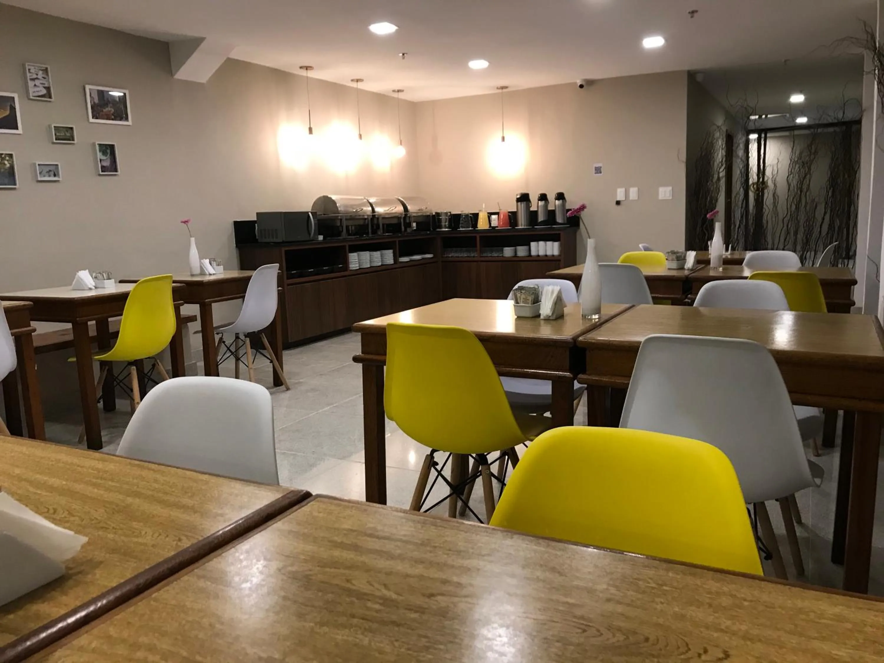 Restaurant/places to eat in Hotel Galícia