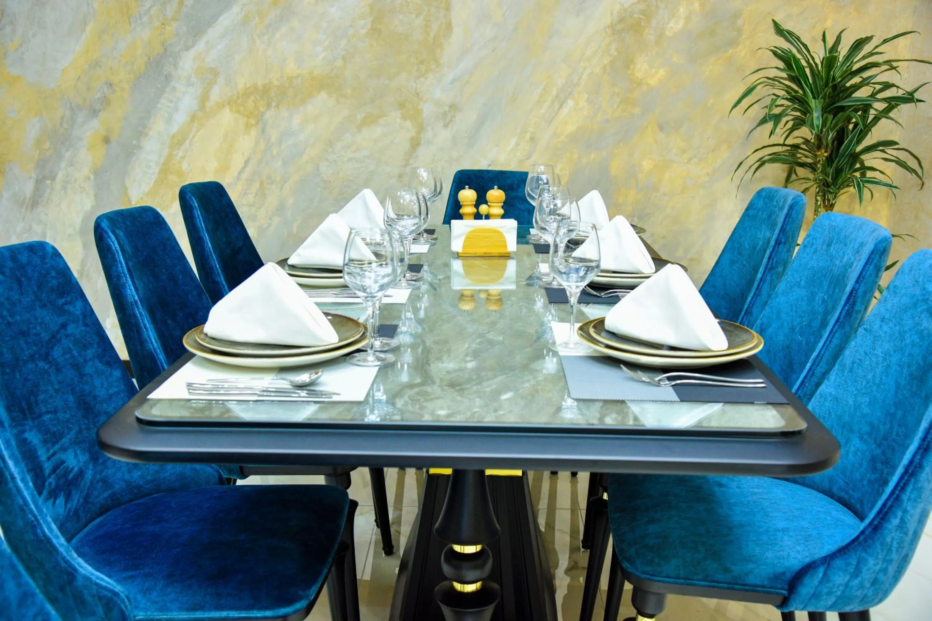 Restaurant/places to eat in Supreme Hotel Baku