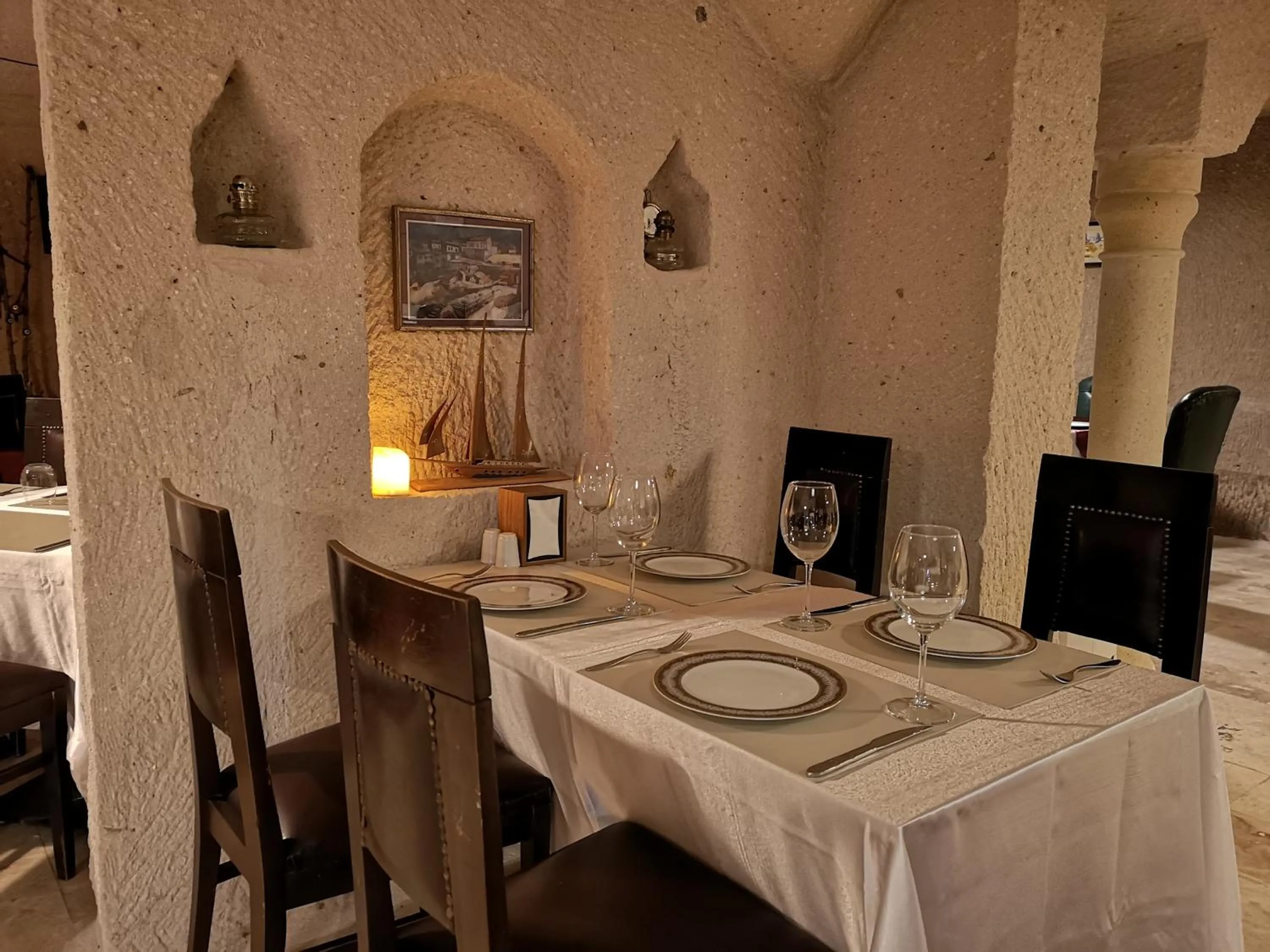 Restaurant/places to eat in Hermes Cave Hotel
