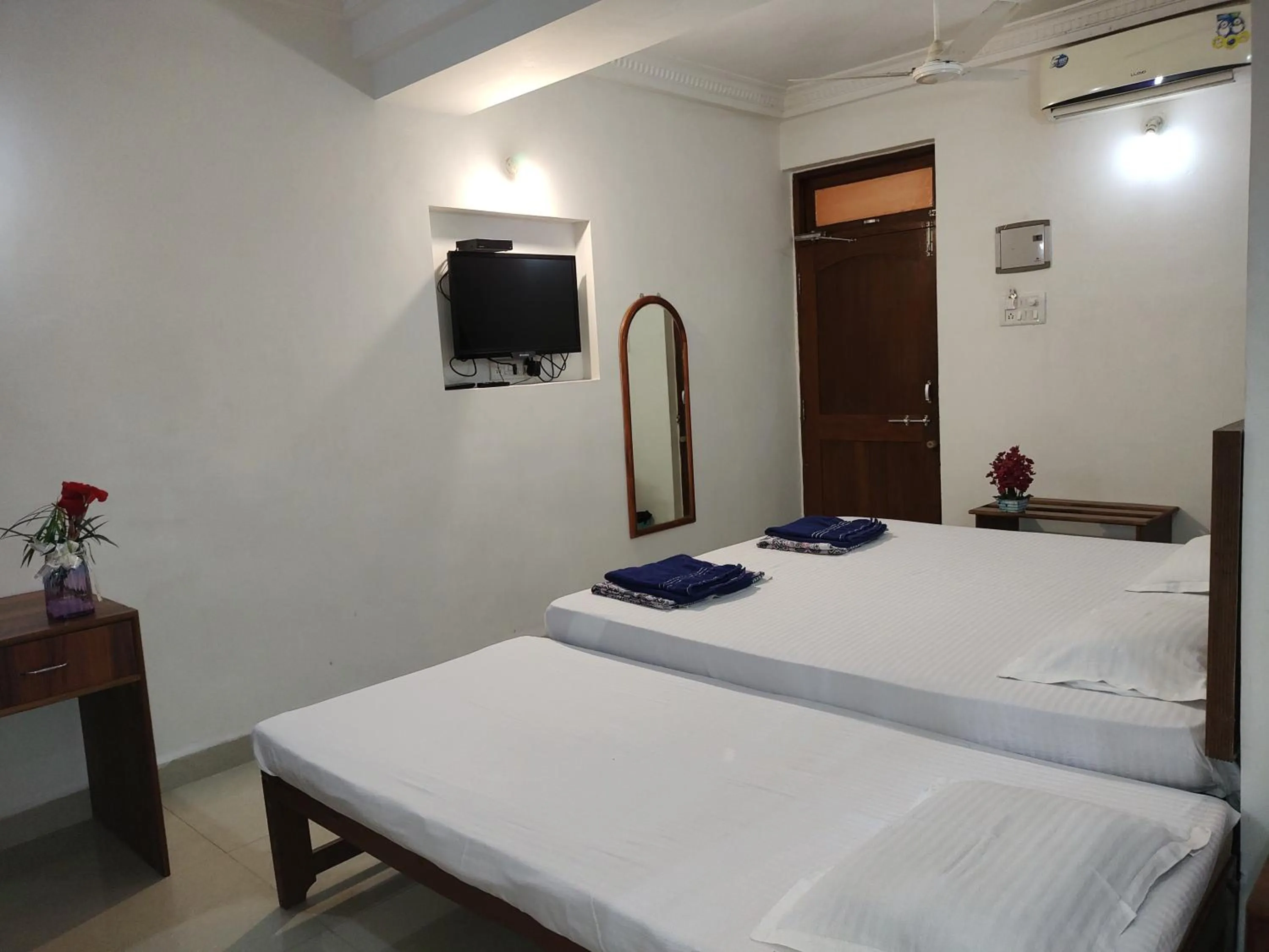 Bed in Hotel Kismat Mahal