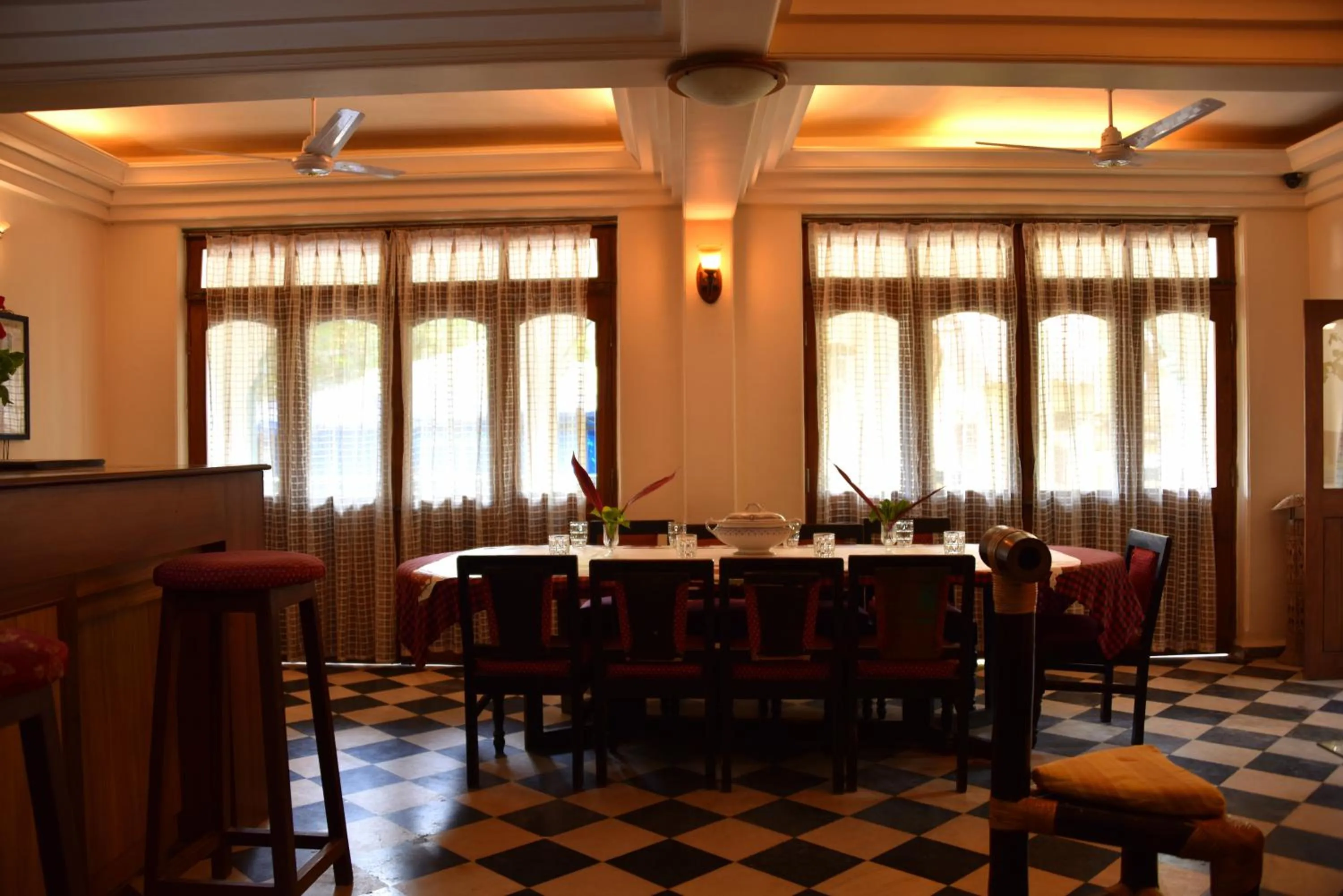 Restaurant/places to eat in Hotel Kismat Mahal