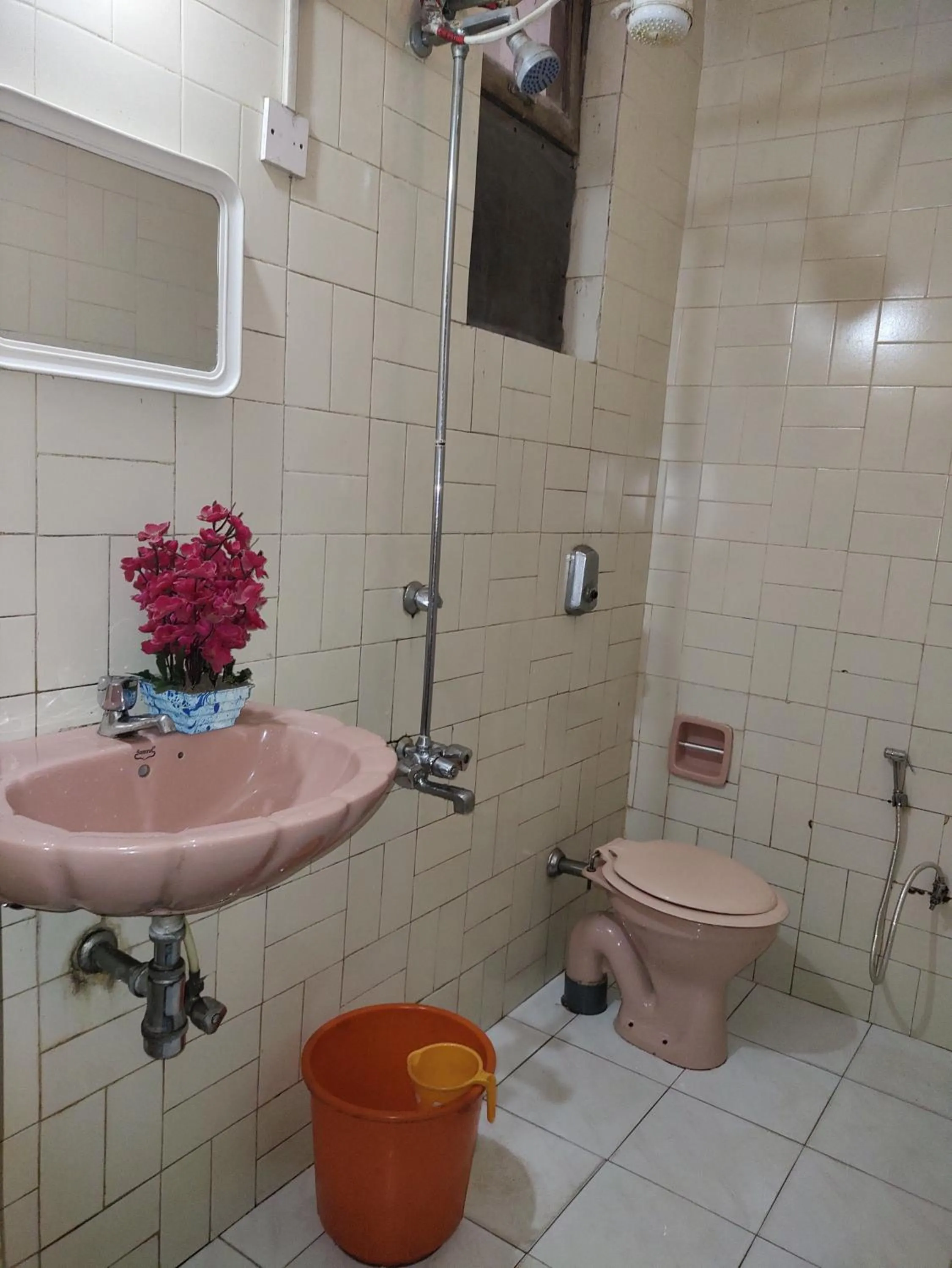 Bathroom in Hotel Kismat Mahal